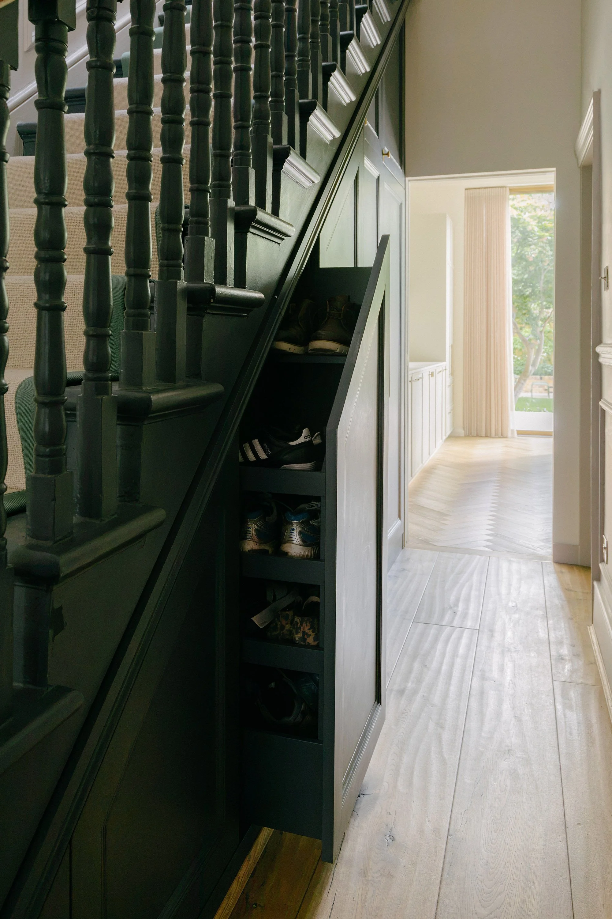 08-winterbrook-dulwich-estate-kitchen-extension-interior-design-shoe-drawer-under-stair-storage-london-uk-rider-stirland-architects.jpg