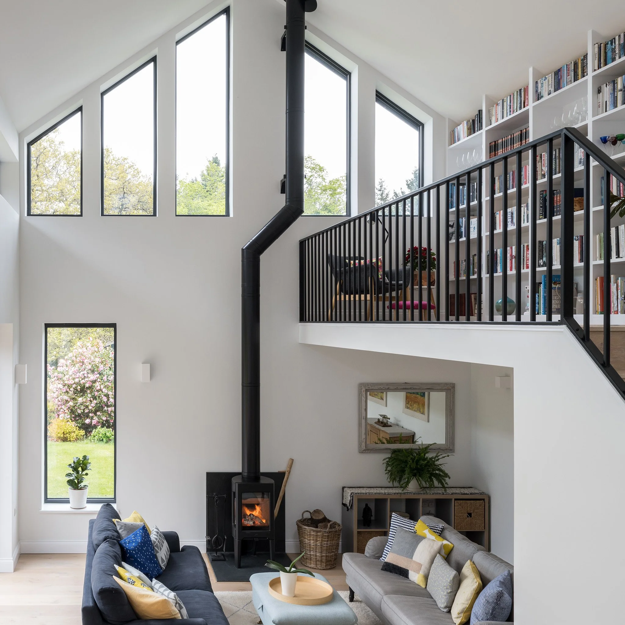 16-The-Pippins-Charred-Timber-House-Extension-Living-Room-Interior-Design-Architecture-London-Buckinghamshire-UK-Rider-Stirland-Architects.JPG