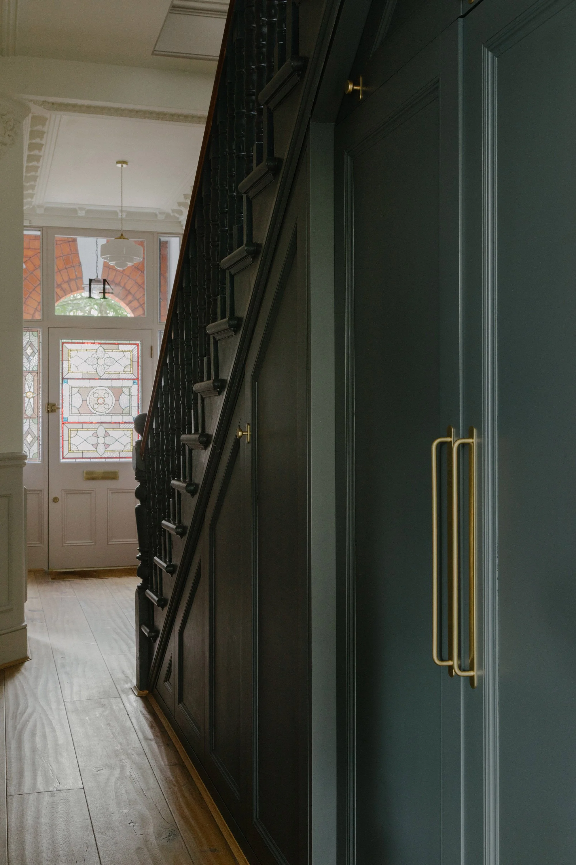09-winterbrook-dulwich-estate-kitchen-extension-interior-design-under-stair-storage-london-uk-rider-stirland-architects.jpg