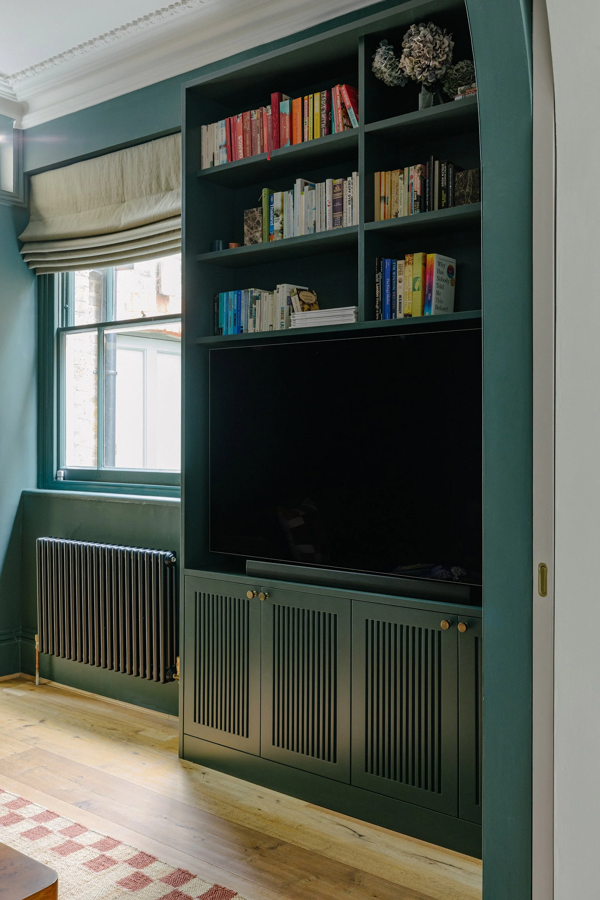 15-winterbrook-dulwich-estate-kitchen-extension-interior-design-tv-room-joinery-london-uk-rider-stirland-architects.jpg