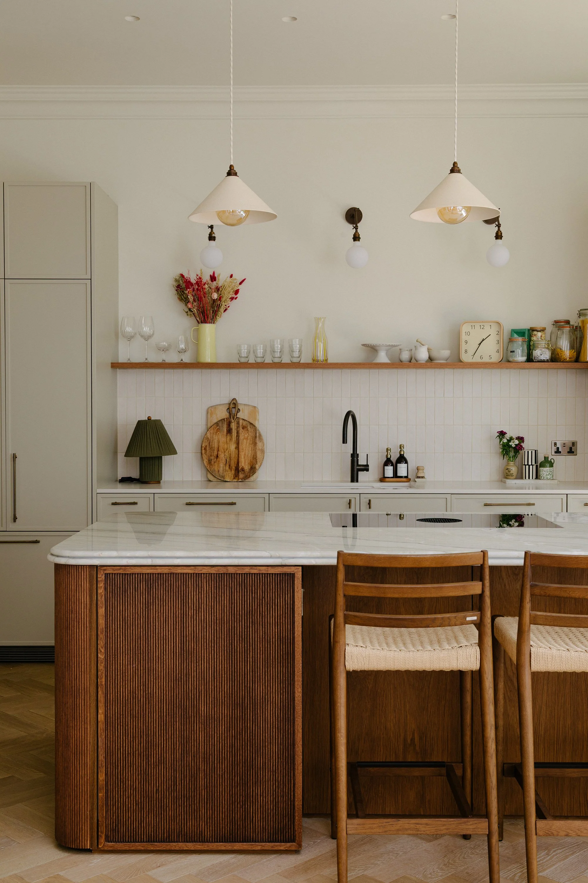 27-winterbrook-dulwich-estate-kitchen-extension-interior-design-island-unit-london-uk-rider-stirland-architects.jpg