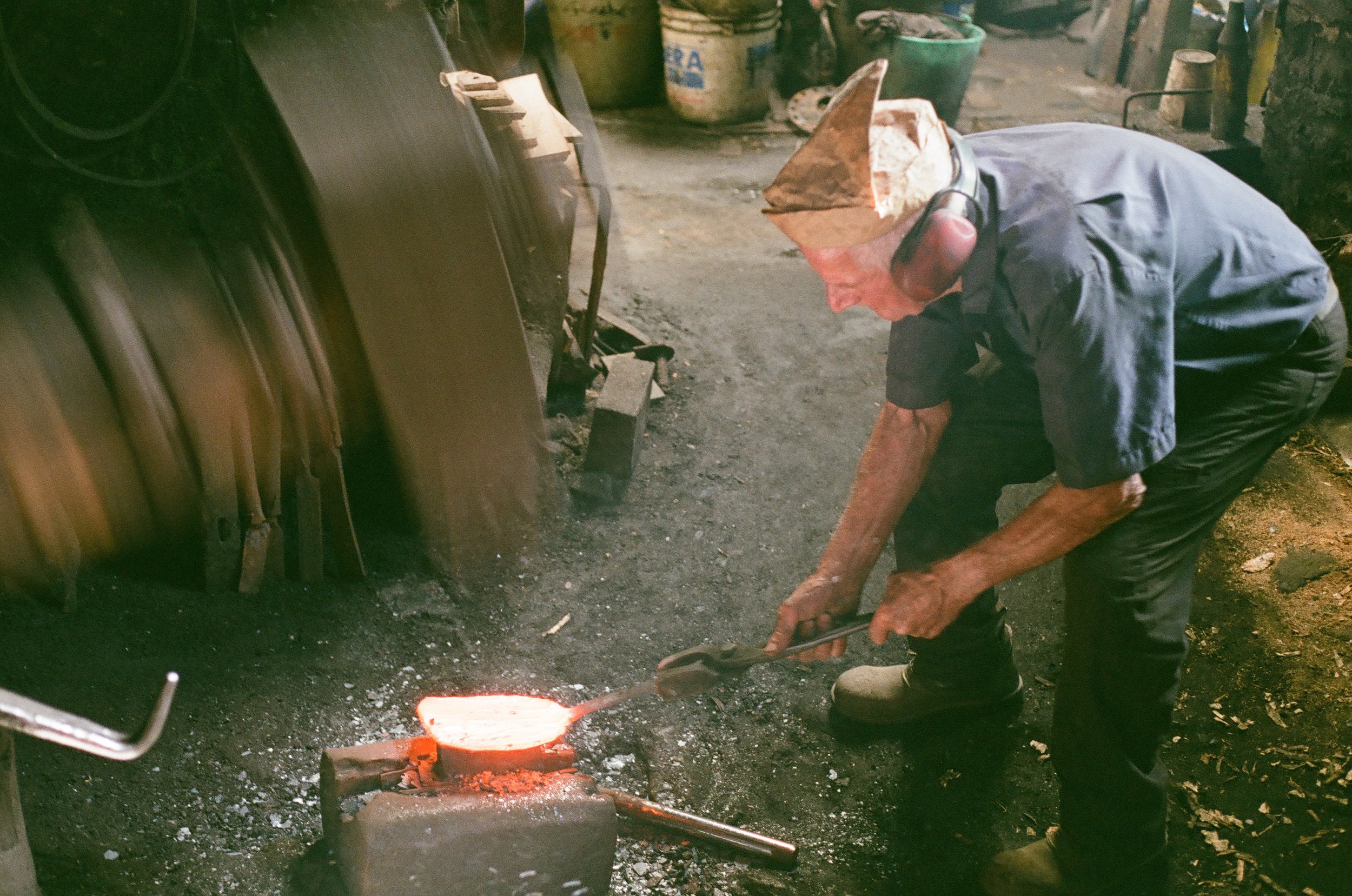Carlo Galgani, a blacksmith in Bagni di Lucca, Tuscany | photo: Olivia Cappelletti