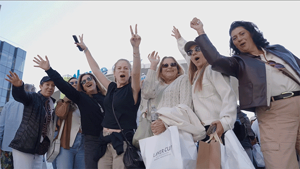 LaverCup-Fans1.gif