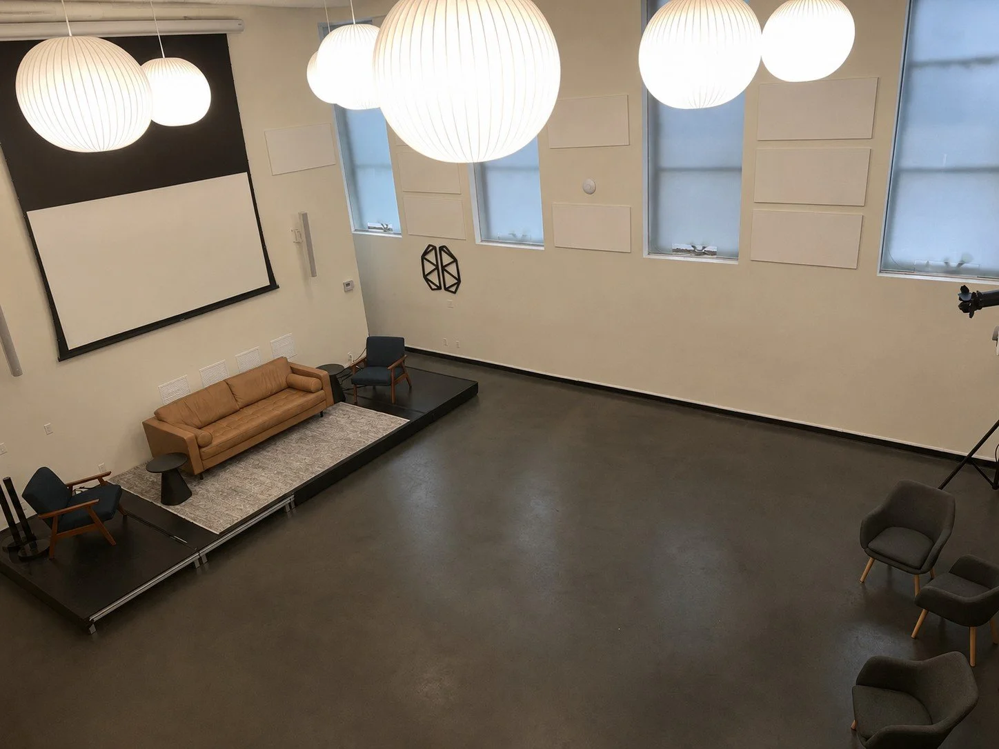 TV room B422CC7A-62C8-4D25-B9A5-77B1F54139D1.jpeg