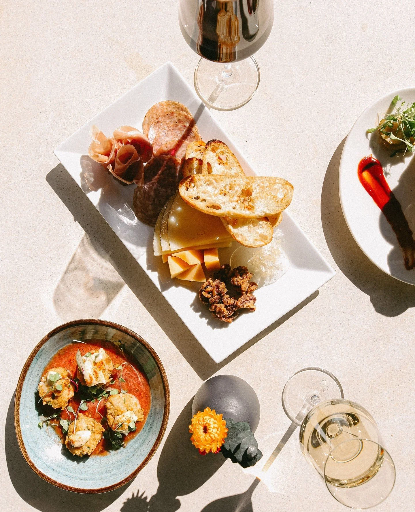 Normans bites are always on the agenda.. trust us.⁠
⁠
Captured by @lorenmislavsky