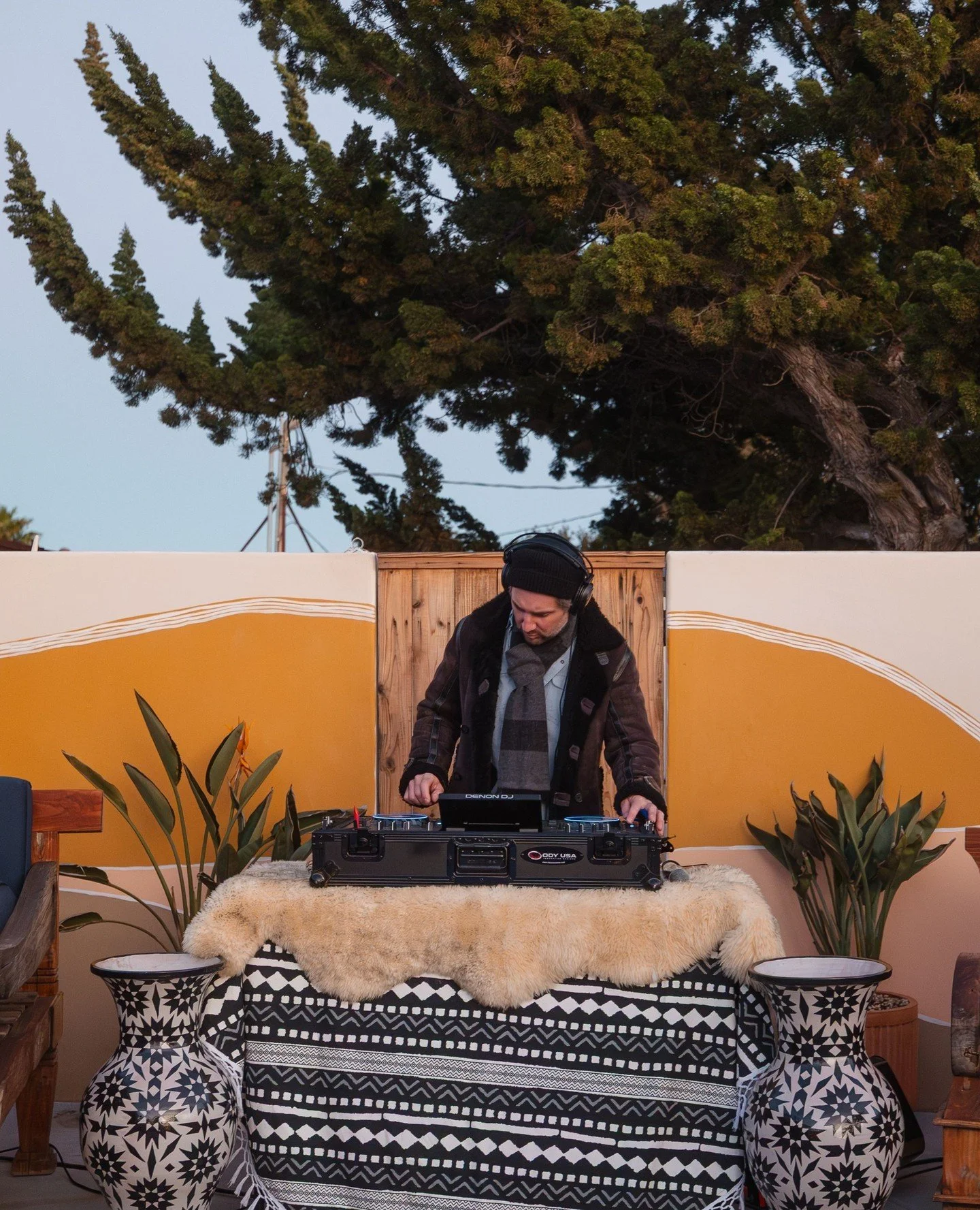 ⁠DJ Ryan Orr set the tone at our very first Moonrise Swim. Next week, DJ Jason Perez brings the heat. Join us on Tuesday, March 31, as the Pink Moon rises over the pool. 🌕💫 ⁠ ⁠
⁠
🎟️ Open to the public: $25/person⁠
🗝️ Hotel guests &amp; @nomadahot