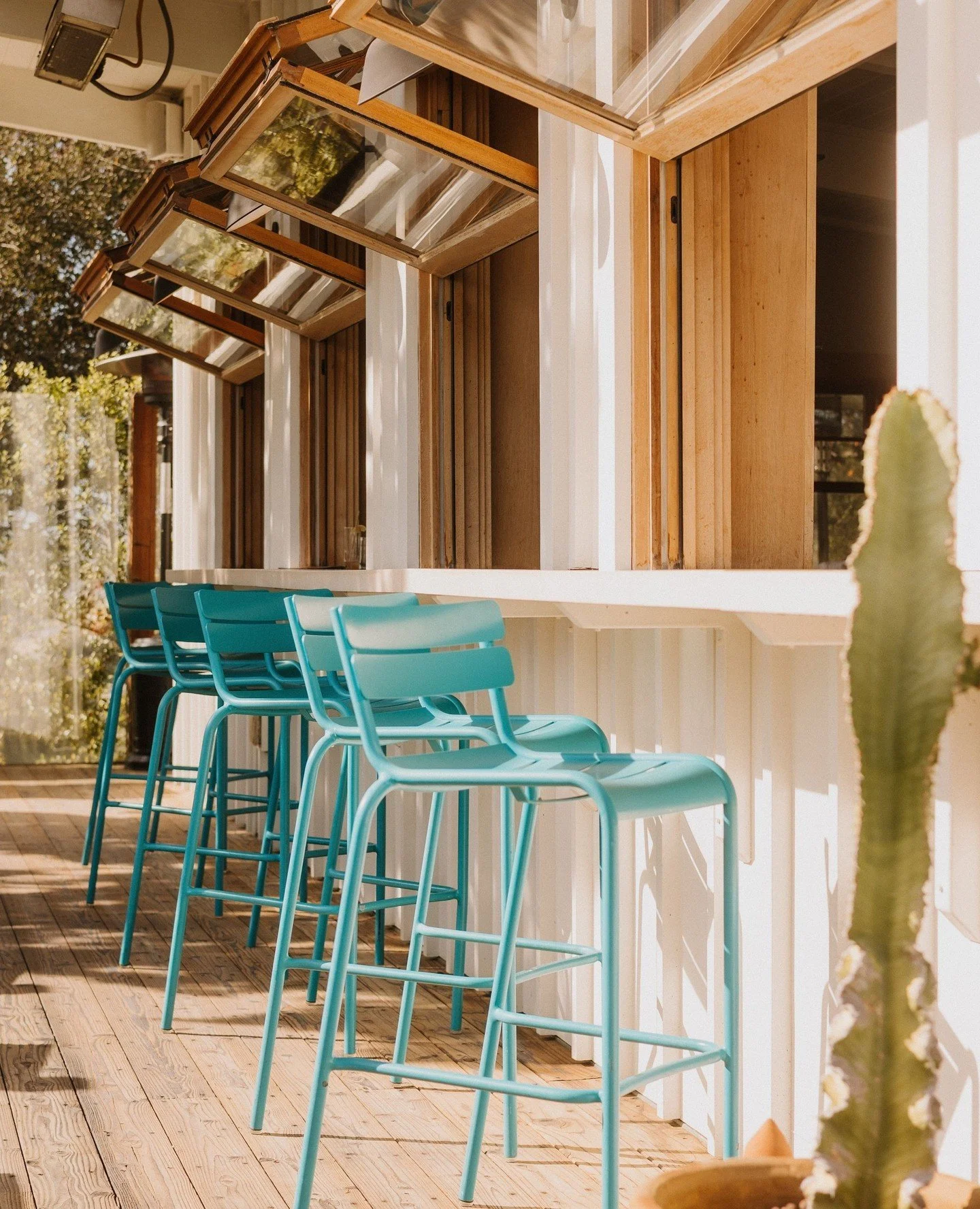 See you at the next window. ⁠
⁠
.⁠
.⁠
.⁠
⁠
Photo: @kelaidiscope