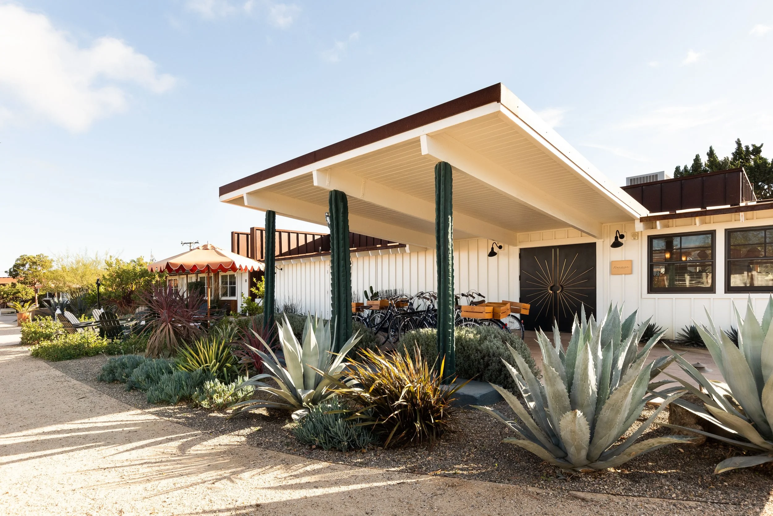 23-SkyviewMotel mid.JPG