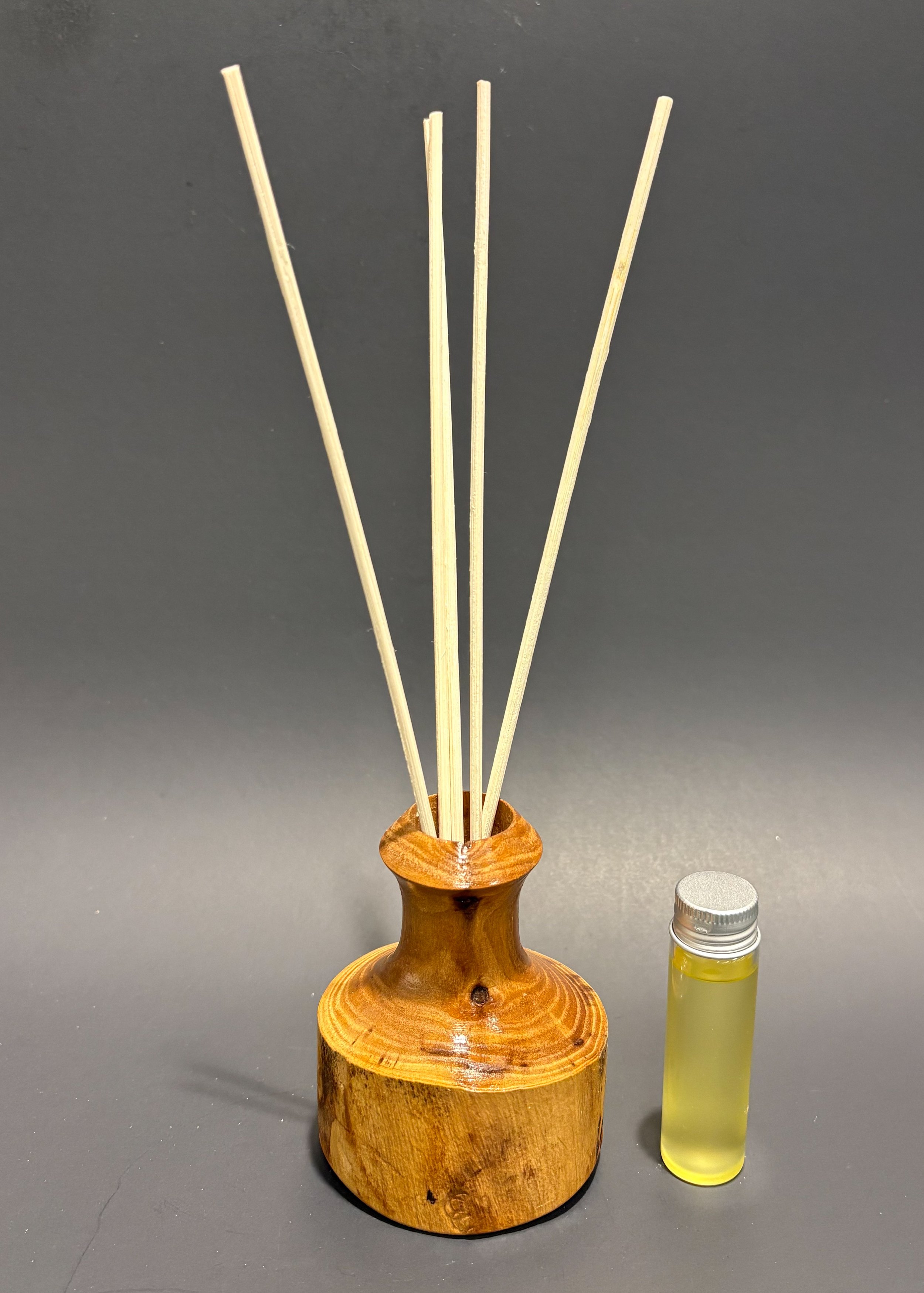HoneyLocustReedDiffuser.jpg