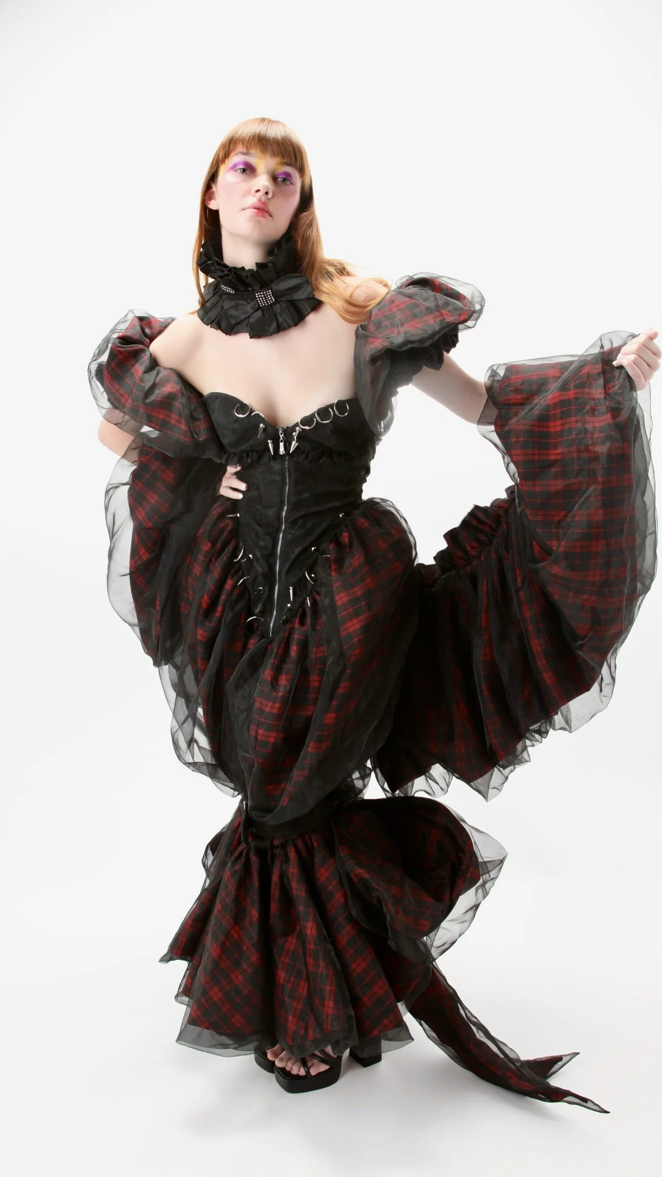 Photographer: Shannon Hoey; Model: Carolyn Rose