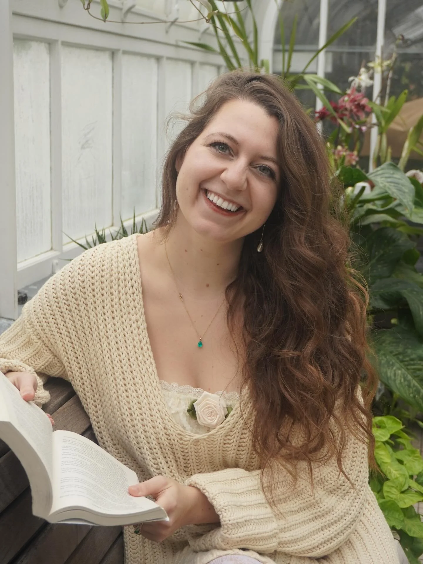 A girl and her 2025 (non-work) reads&hellip; swipe to see them all! 📖