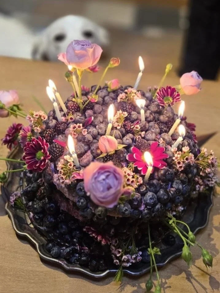 One week of house sitting, moss sniffing, and happy reunions with sisters/friends/donkeys/cats/dogs back on Vancouver island, my heart home! Another four months as a west coaster to go 💚