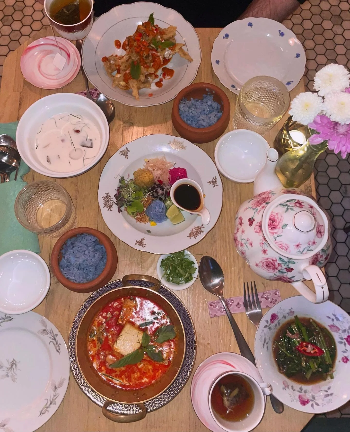 I love being vegan and I especially love being vegan with Kevin! This month marks ten years vegan for me, and twelve years for him&mdash;what a dreamboat 🌱 In honour of this anniversary, here&rsquo;s our beautiful food (and friends) hall of fame!