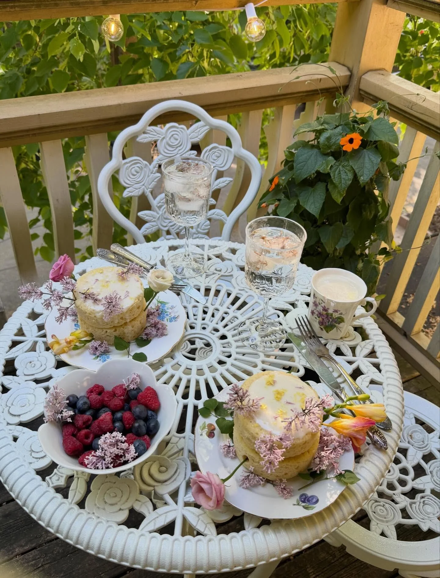 Late spring in Toronto is always a treat 🍰