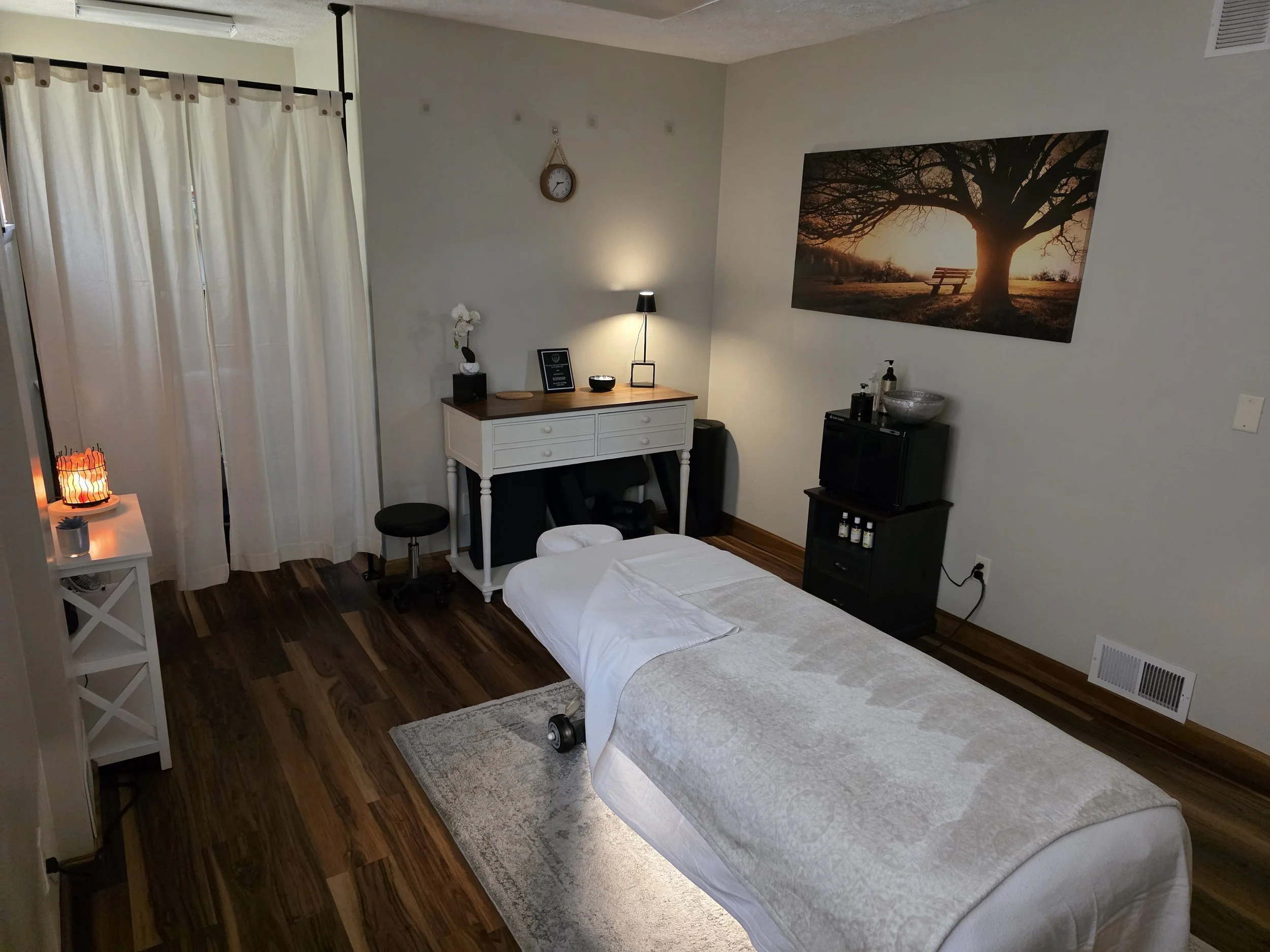 Wayne Hafely Lmt Independent private practice therapeutic massage treatment room in Cortland Ohio.