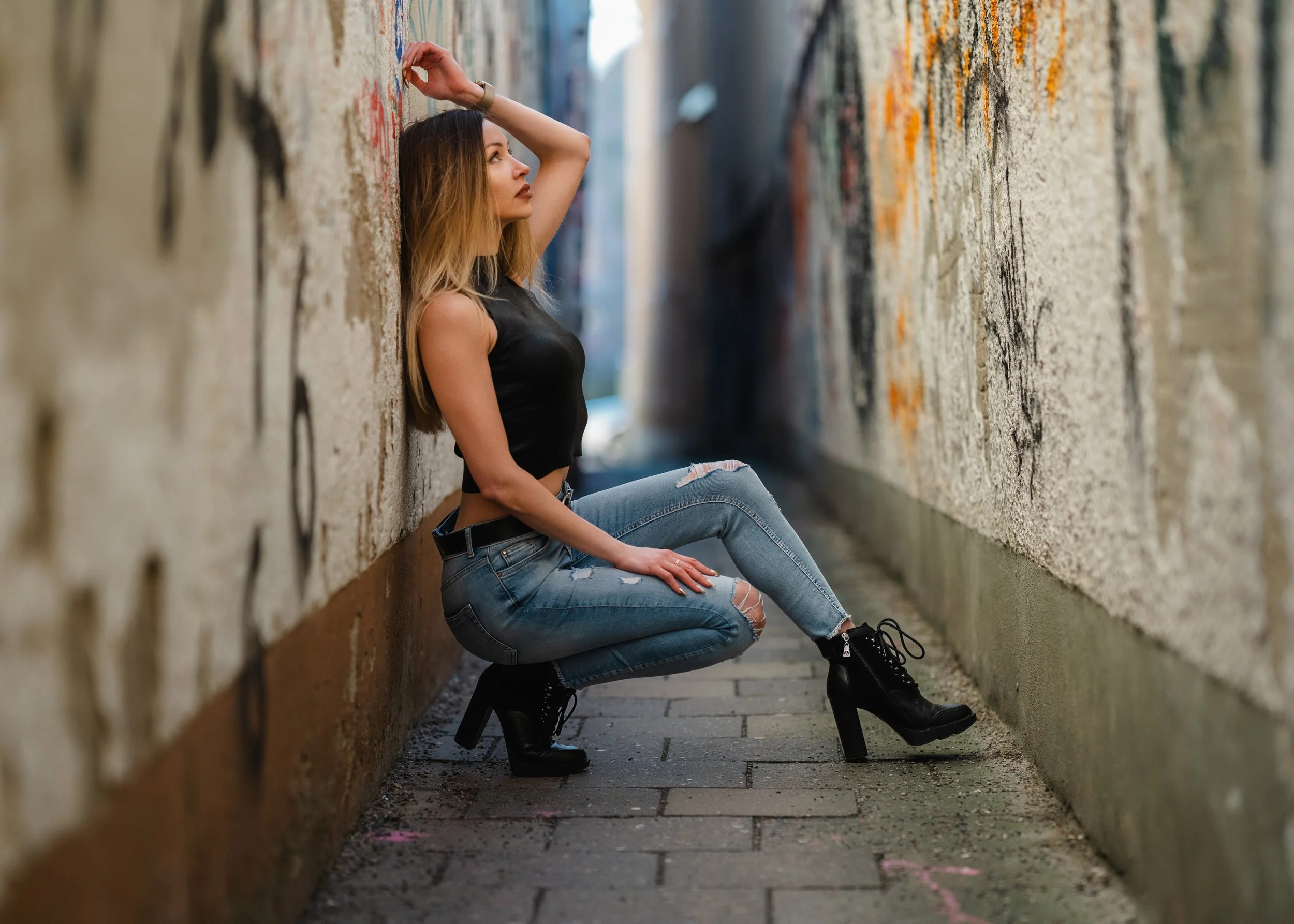 Portraitshooting in Regensburg mit Yulia — urbane Altstadt, Donau und Stadtamhof