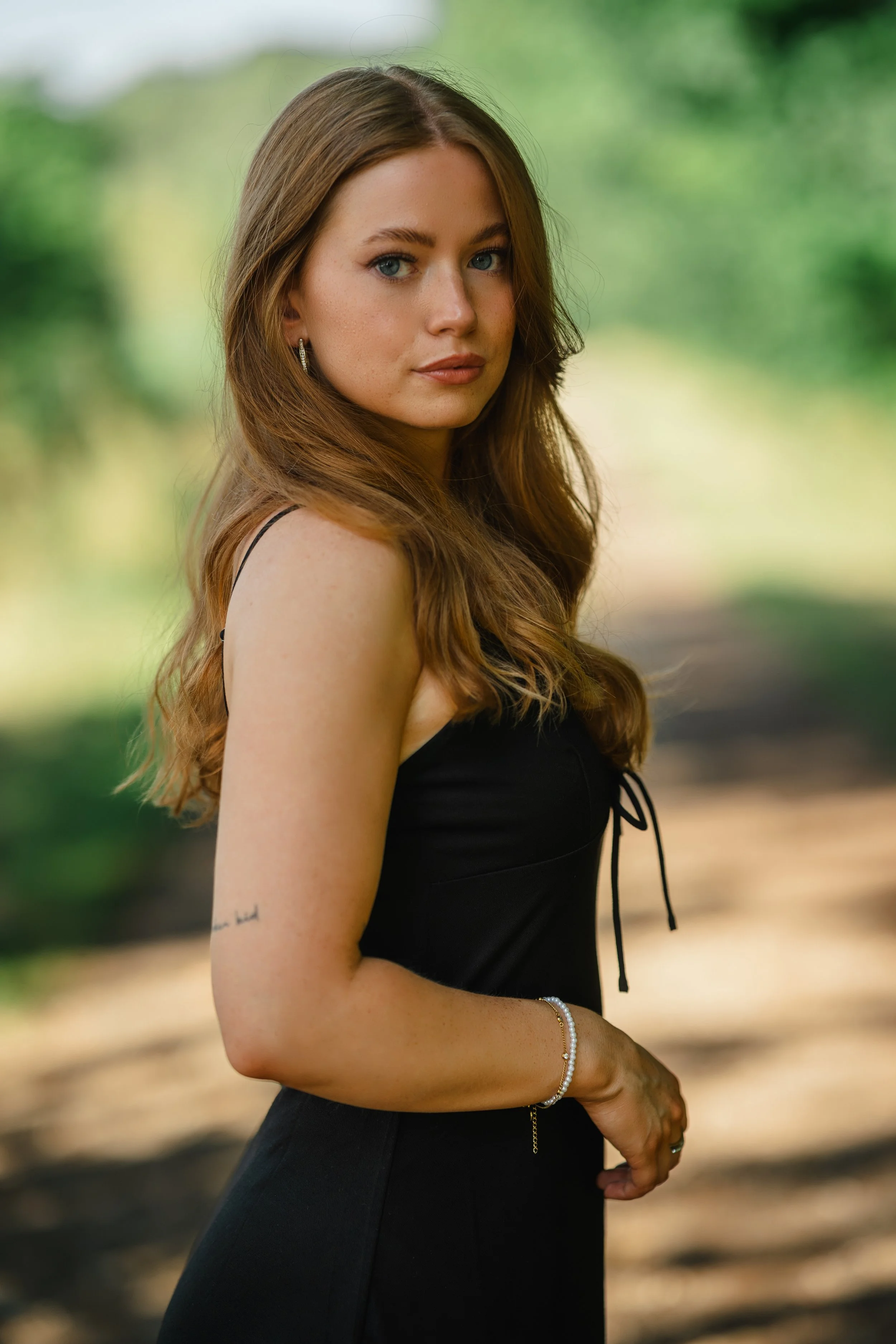 portrait-steinberger-see-maggi-waldweg-trägerkleid.jp