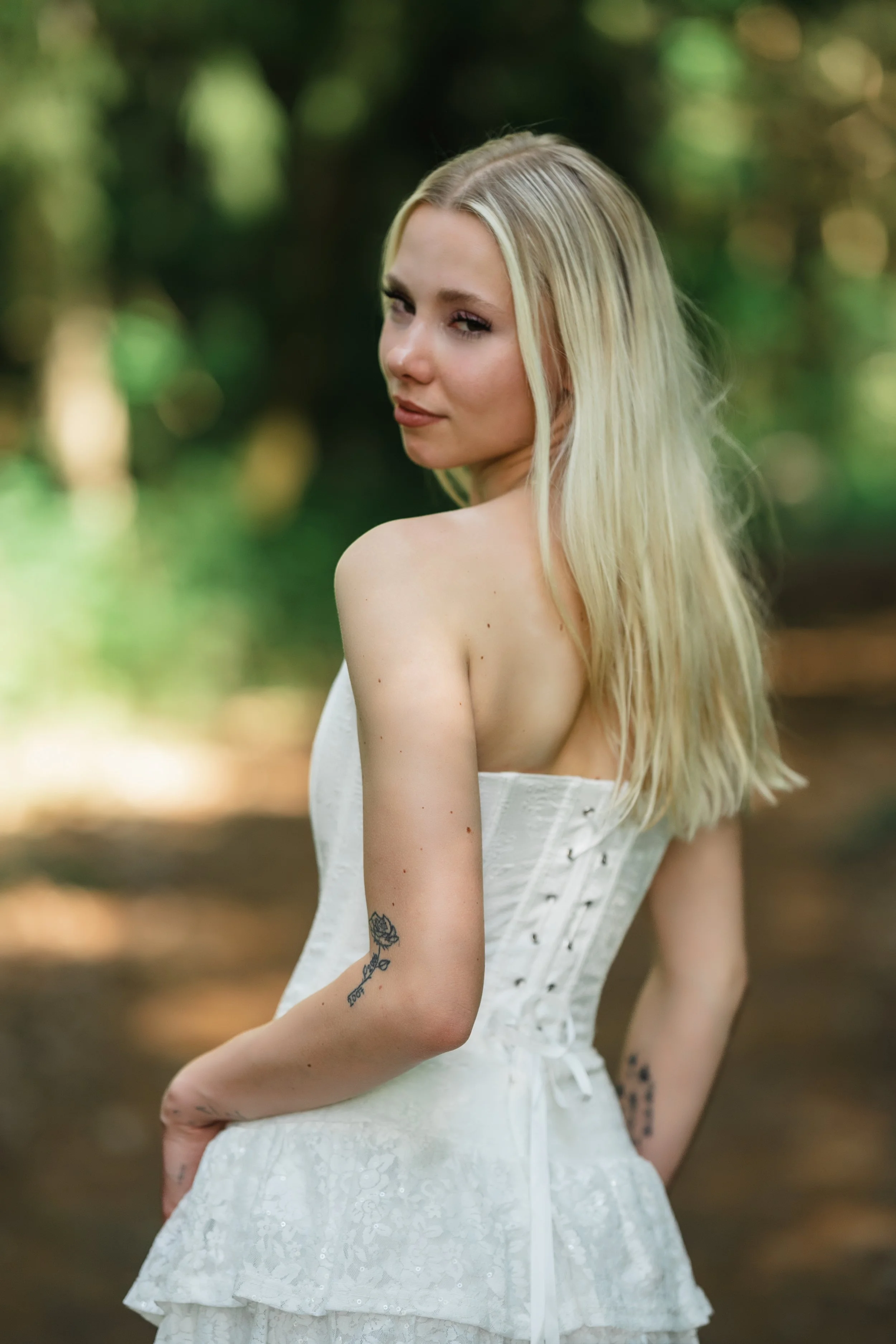 portrait-shooting-steinberger-see-wald-jasmin-ruecken.jpg