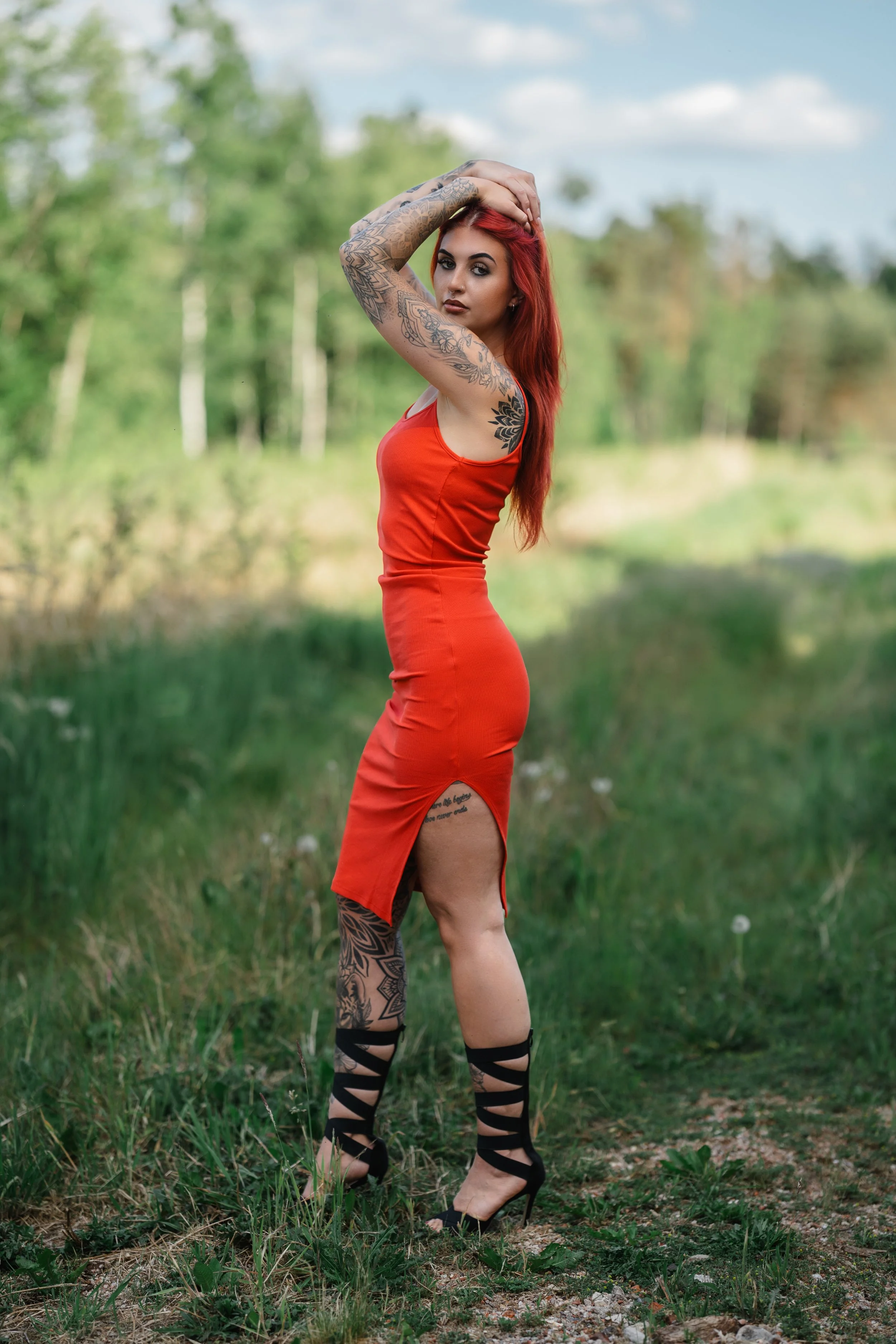 Location 3 — rotes Kleid Lichtung