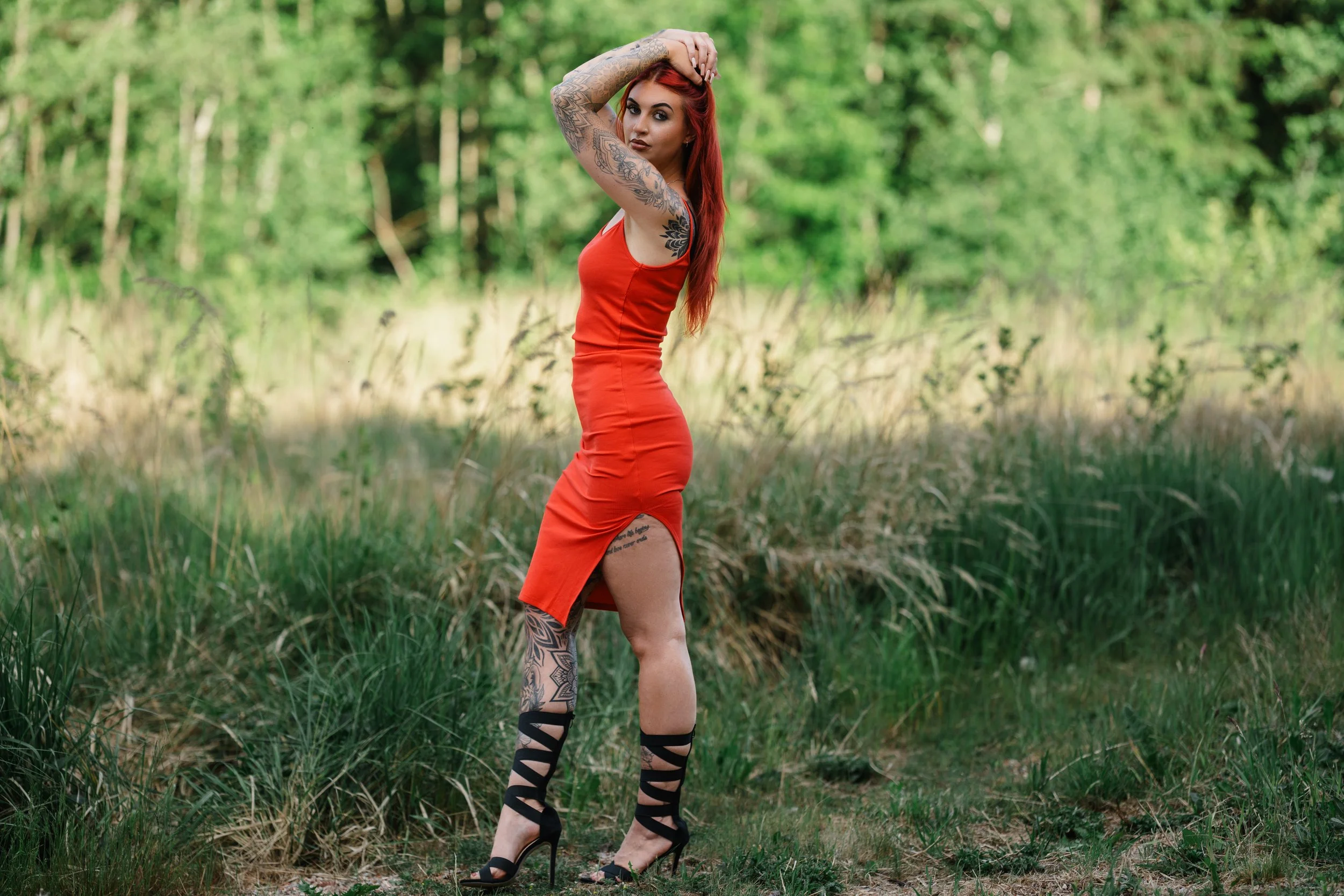 Location 3 — rotes Kleid Lichtung