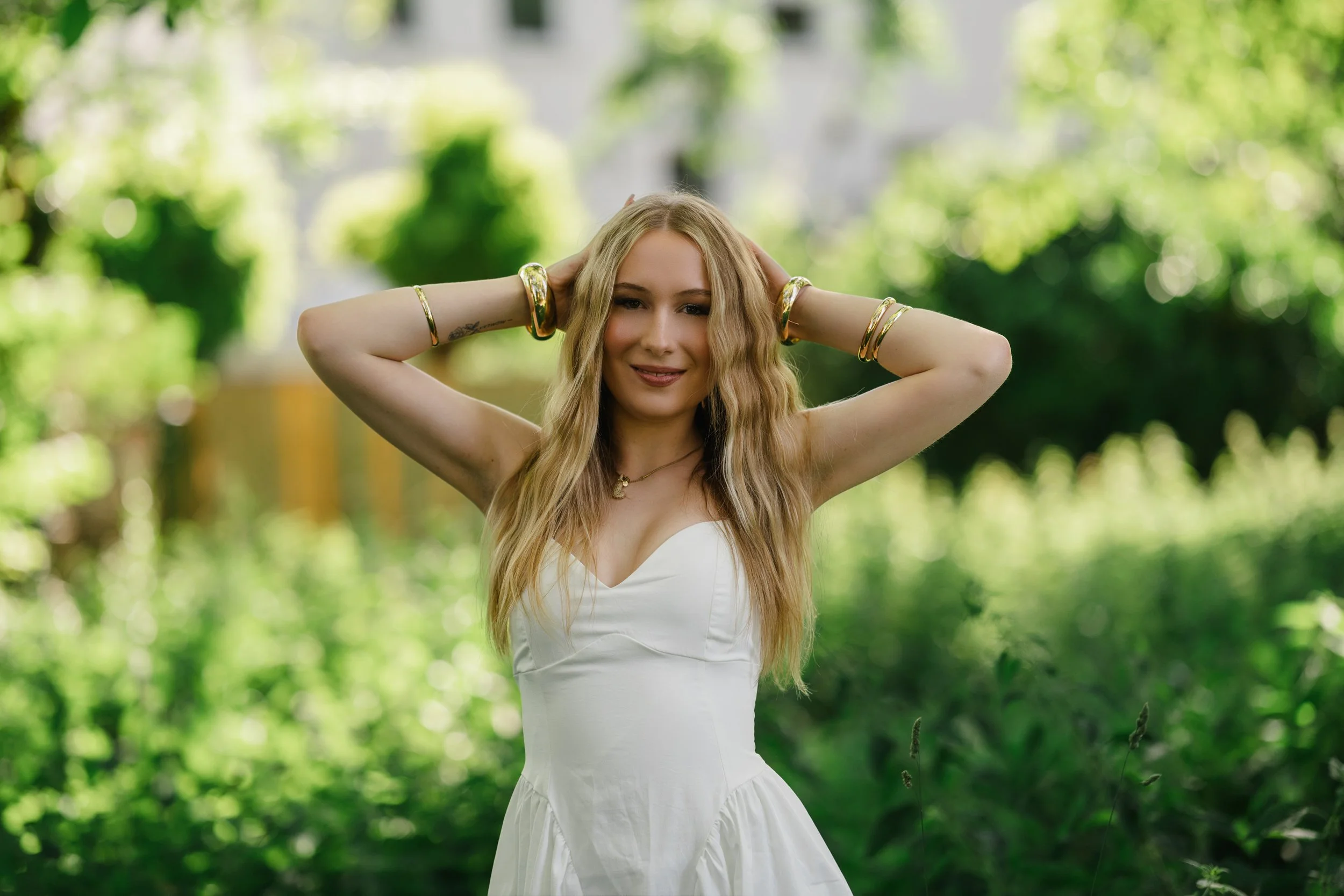 fotoshooting-regensburg-wiese-sommergruen-lorena-21.jpg