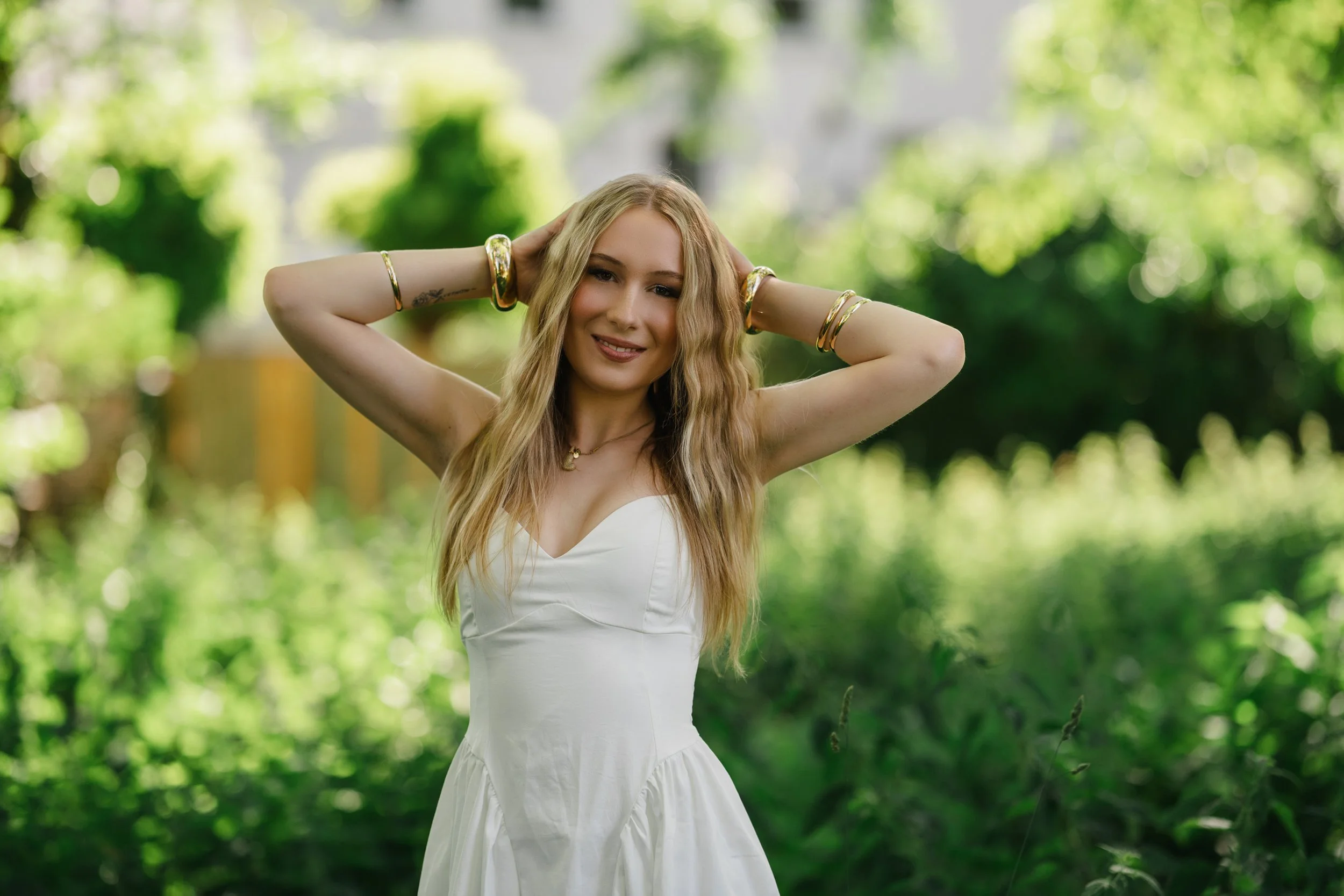 portraetfotograf-regensburg-wiese-gold-lorena-29.jpg