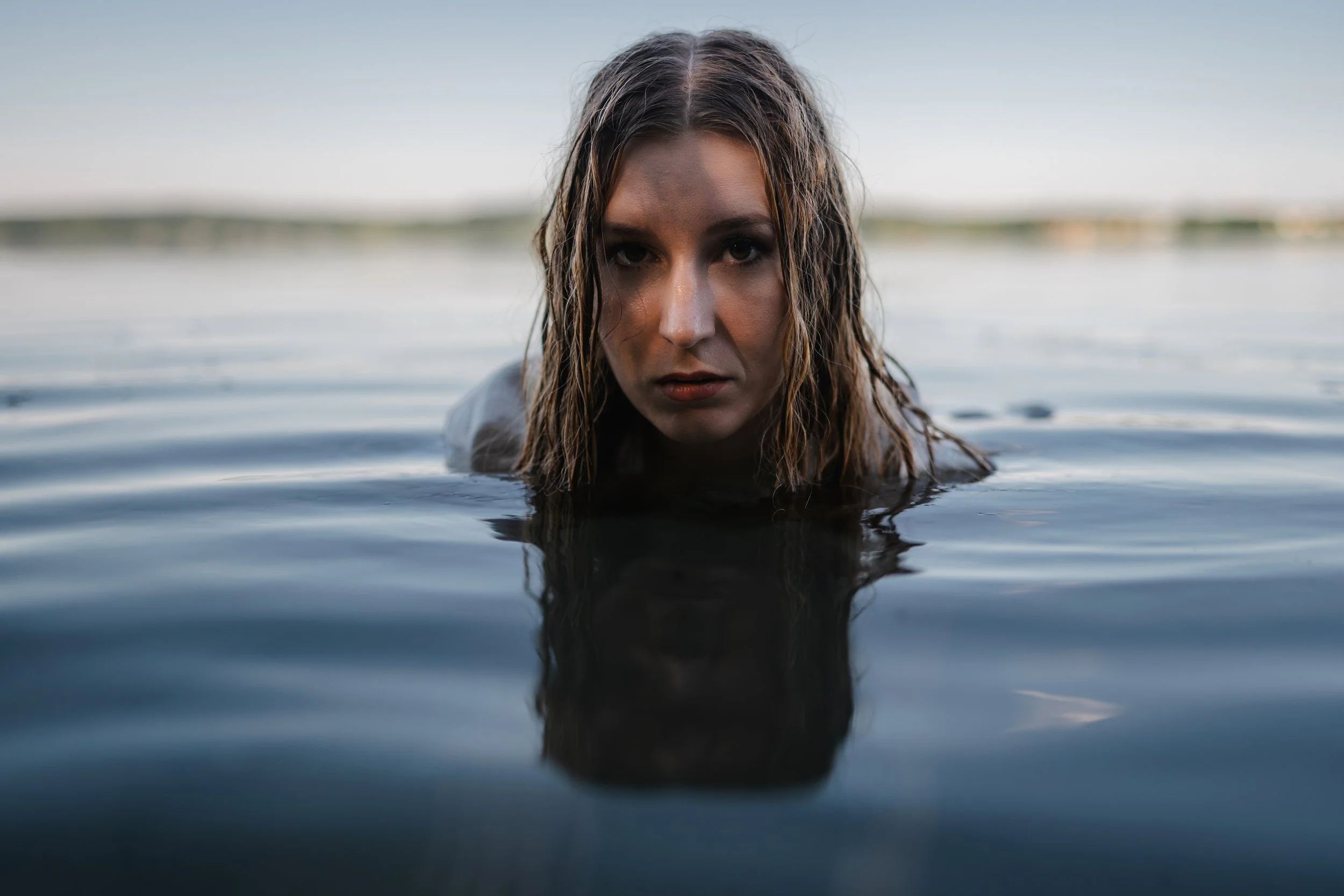 portrait-am-wasser-steinberger-see-tina-wasserlinie-09.jpg