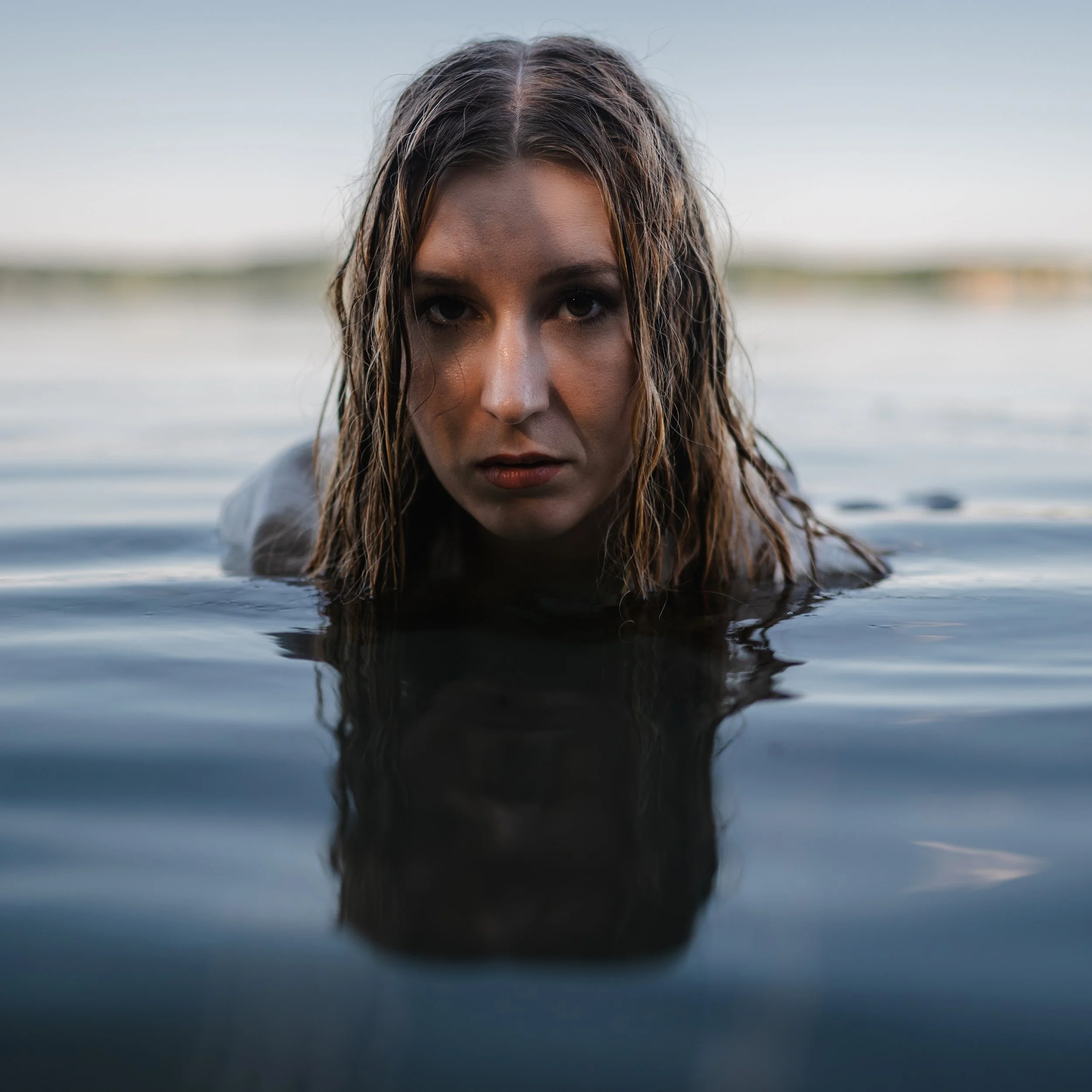 portrait-am-wasser-steinberger-see-tina-wasserlinie-09.jpg