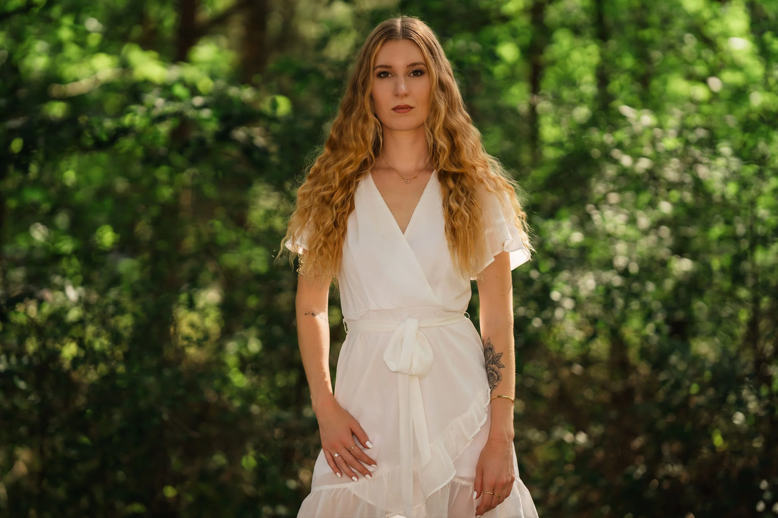 portrait-shooting-steinberger-see-weisses-kleid-gegenlicht-03.jpg