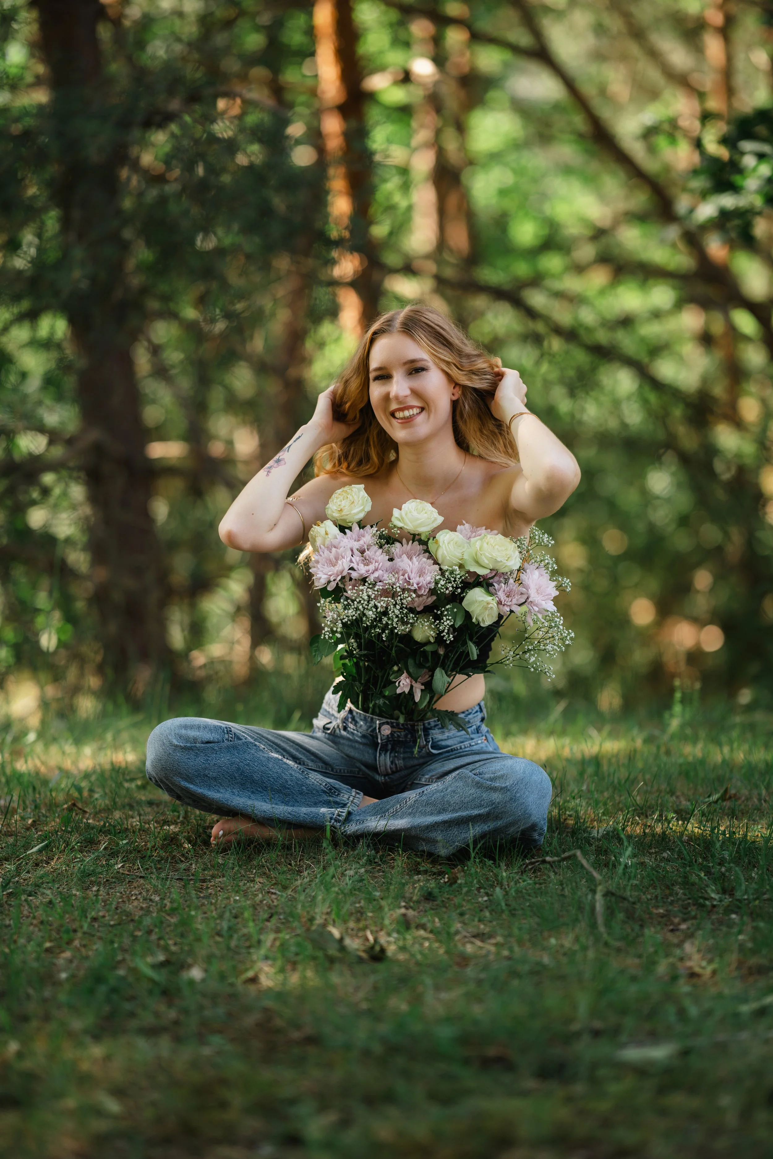 fotoshooting-steinberger-see-blumen-jeans-wald-02.jpg