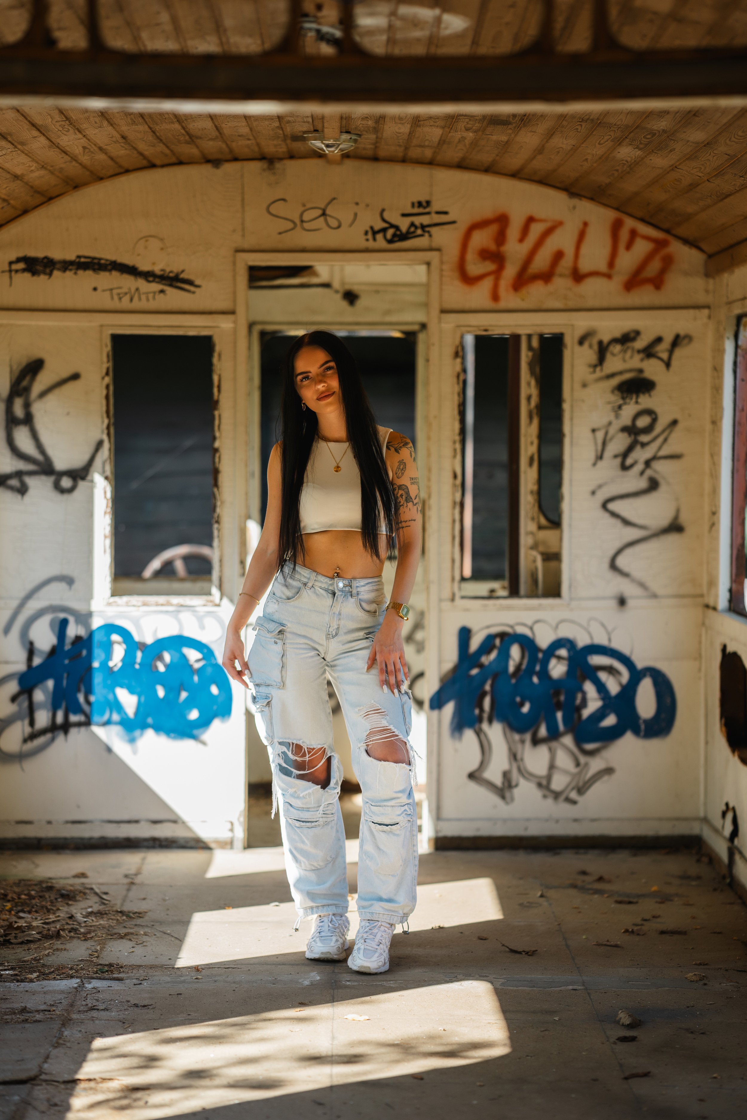 urbanes-portrait-jennifer-graffiti-waggon.jpg