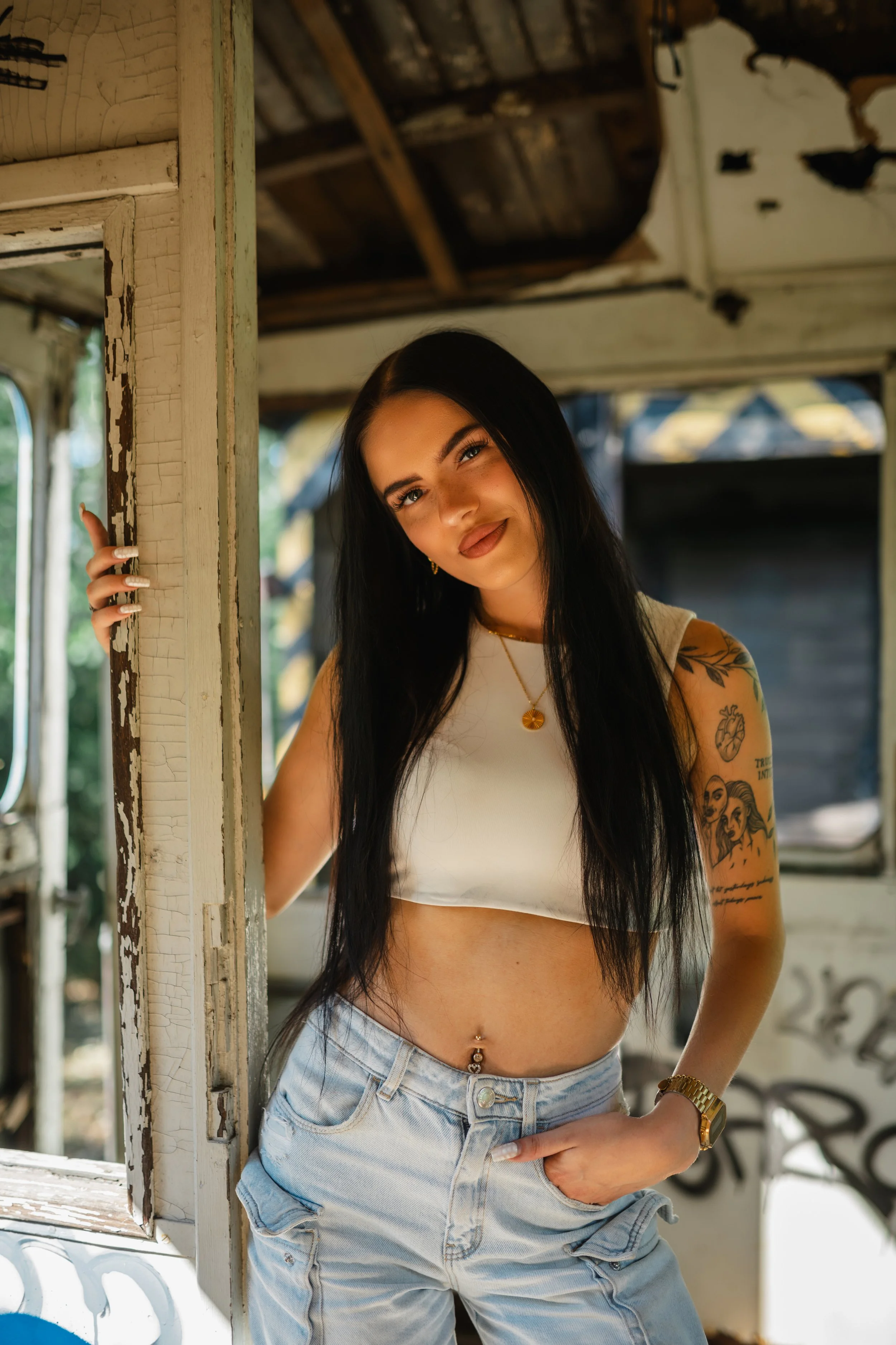 lachendes-portrait-jennifer-tuerrahmen.jpg