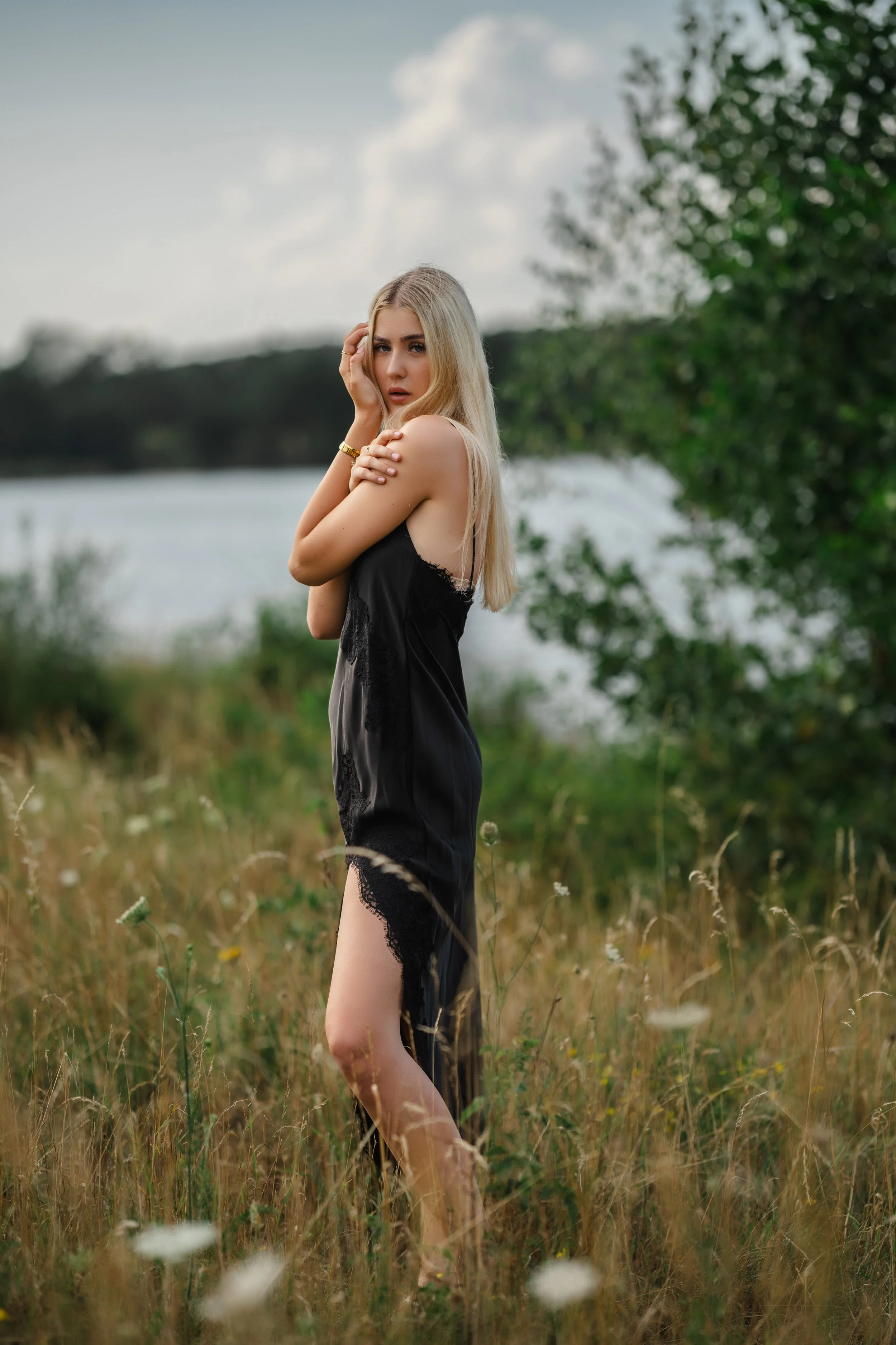 model-portfolio-sarina-knappensee-schwarzes-kleid08.jpg