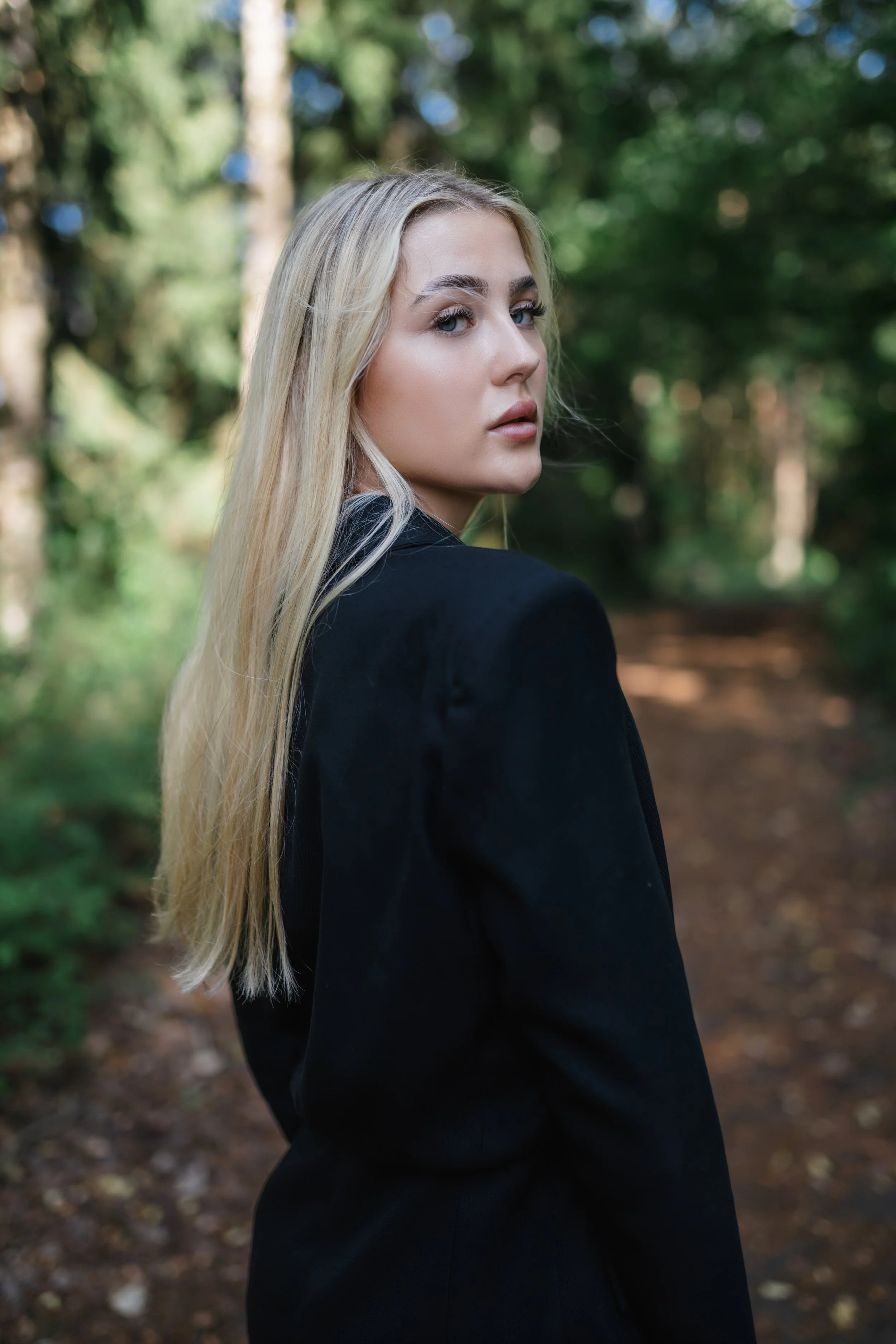 model-portfolio-steinberger-see-sarina-waldweg-blazer02.jpg