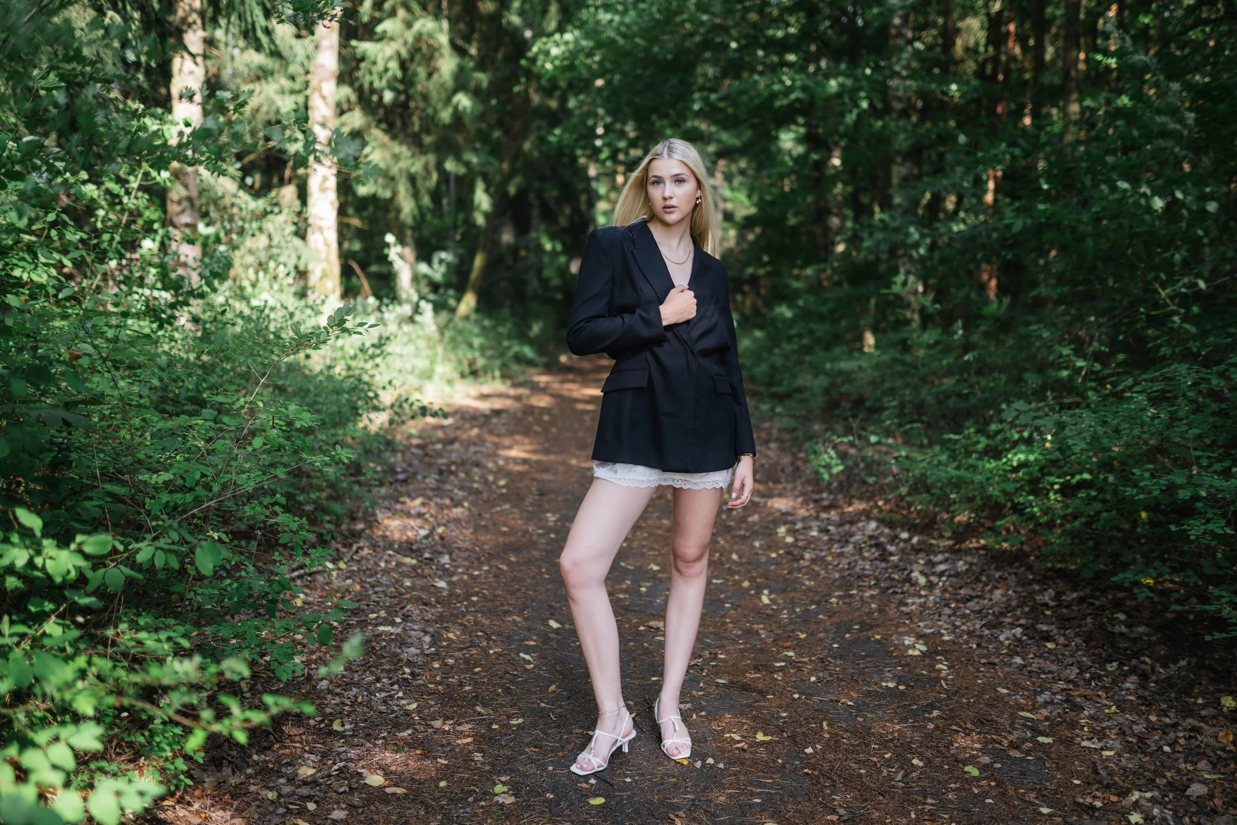 model-portfolio-steinberger-see-sarina-waldweg-blazer01.jpg