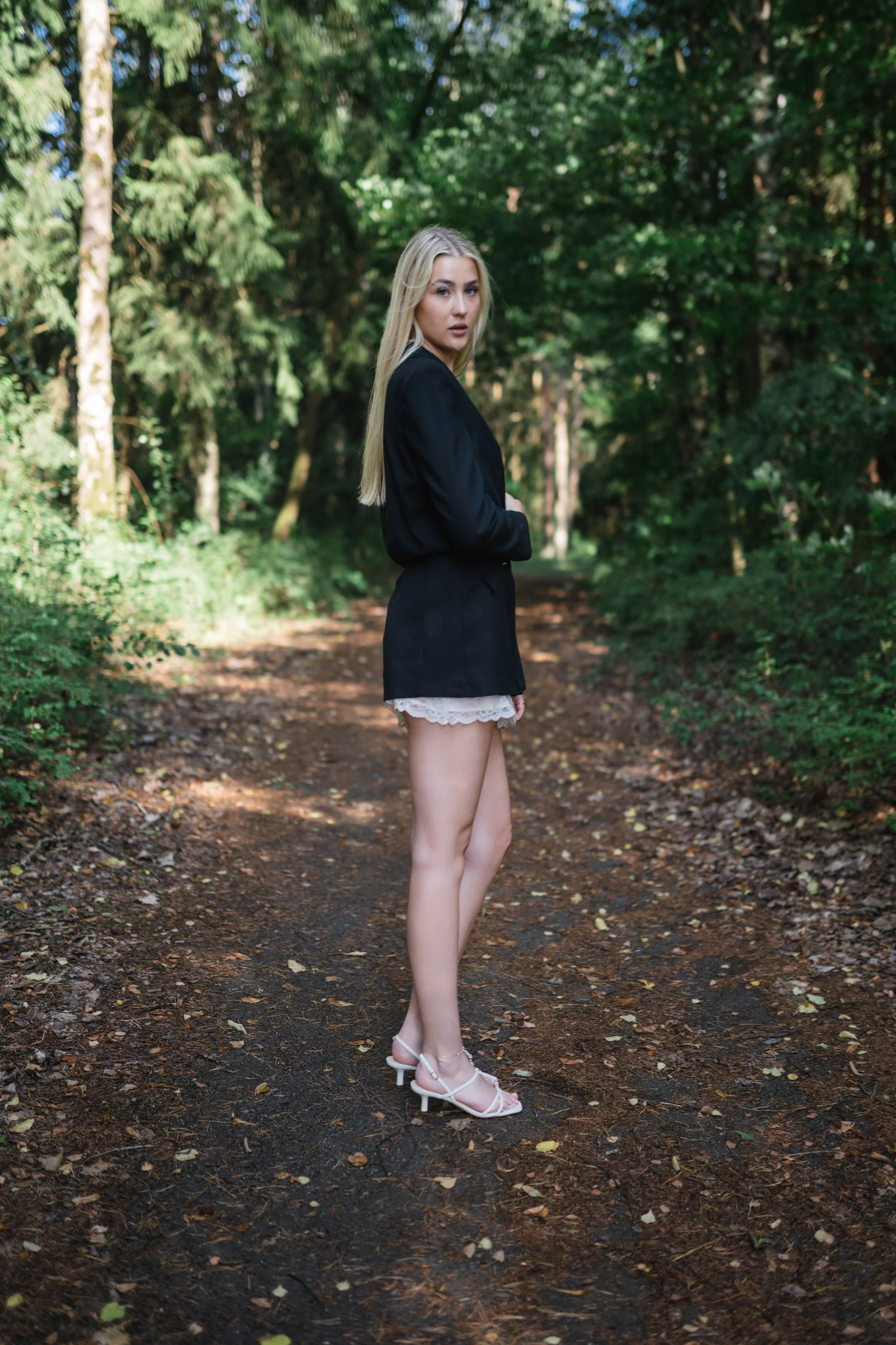 model-portfolio-steinberger-see-sarina-waldweg-blazer03.jpg