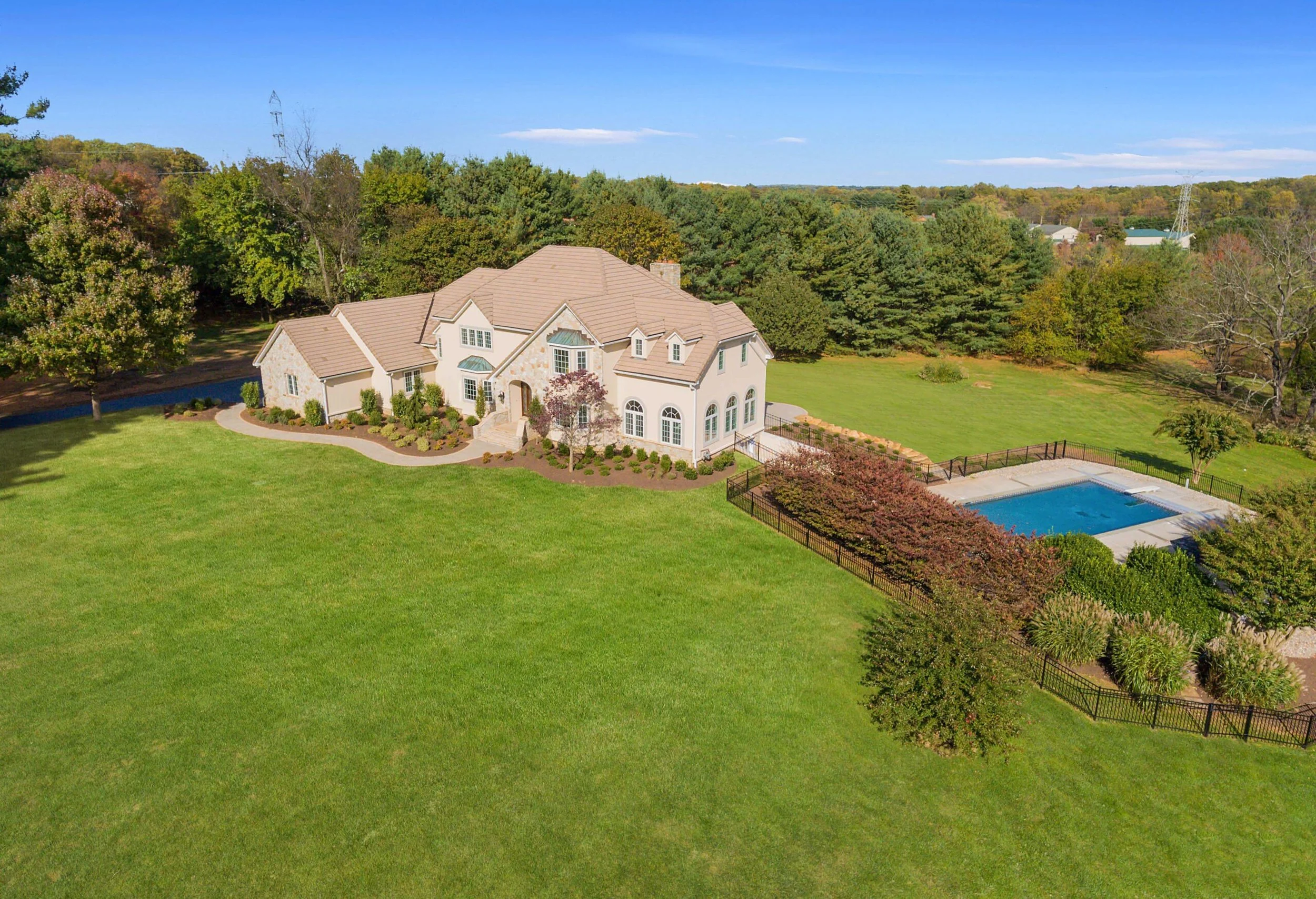 Real estate photo or video package (1-hour shoot)