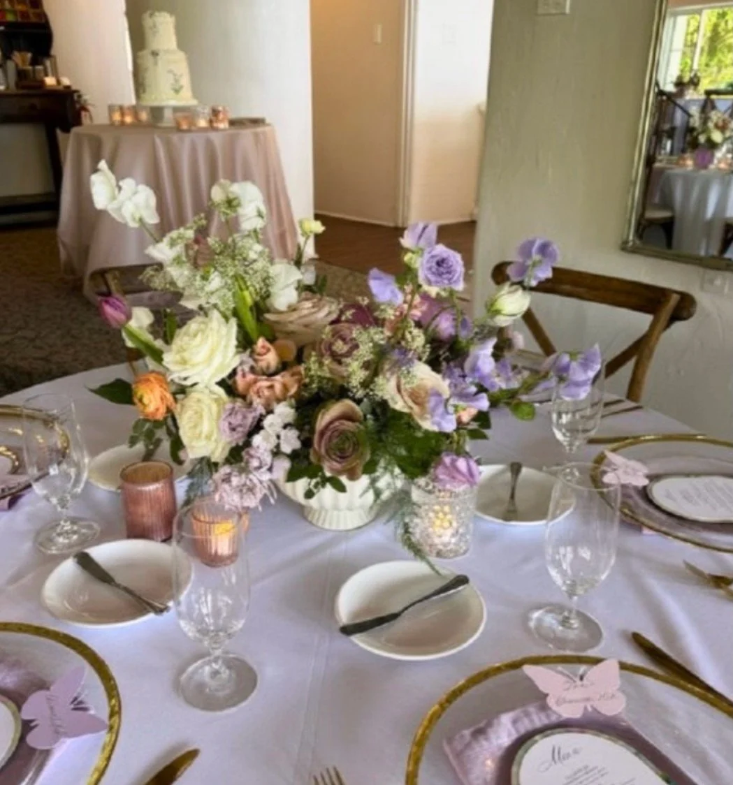 Between weddings, bridal showers and deliveries &hellip;.we&rsquo;ve been hustlin for you. Many Thanks to you❣️ 
@frenchbouquet