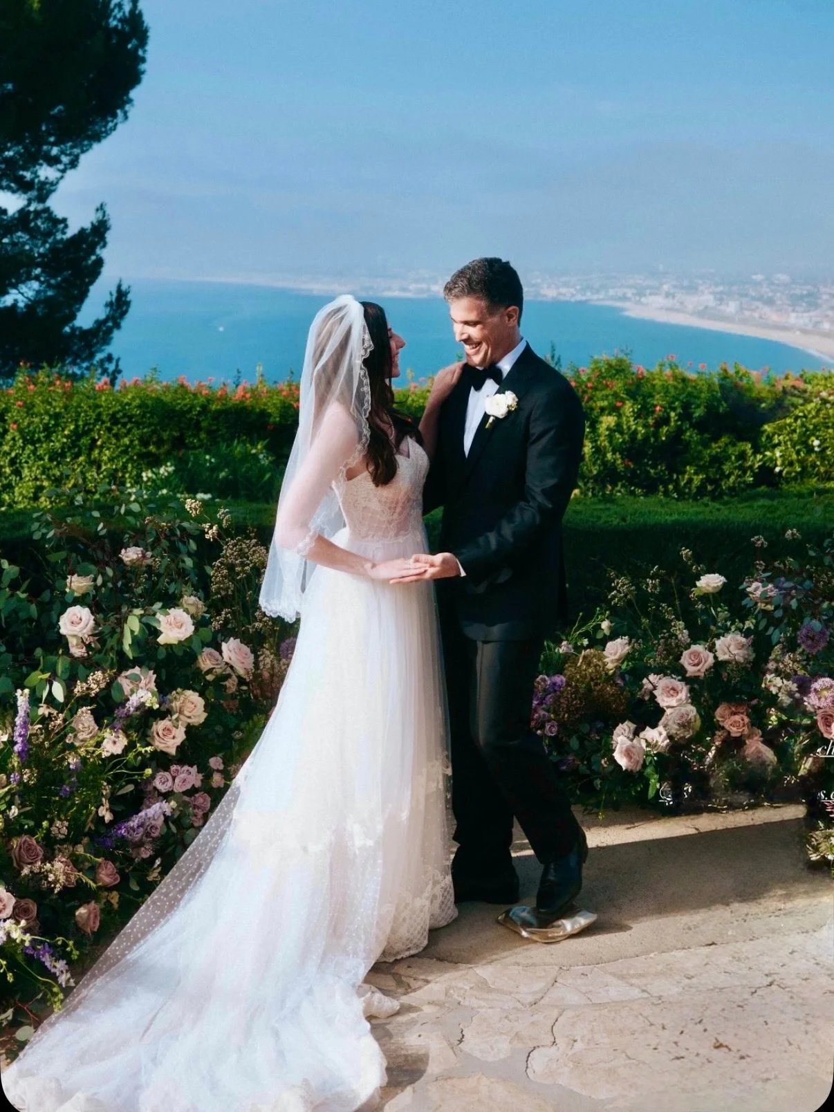 Idan &amp; Kristina&rsquo;s wedding celebration amongst the flowers &amp; ocean

@_tomer_rabinovich 
@champagnedreams.co 
@laventainn_pv 
@frenchbouquet 
@madebymegcatering 
#laventainnwedding #laventana #weddingflowers