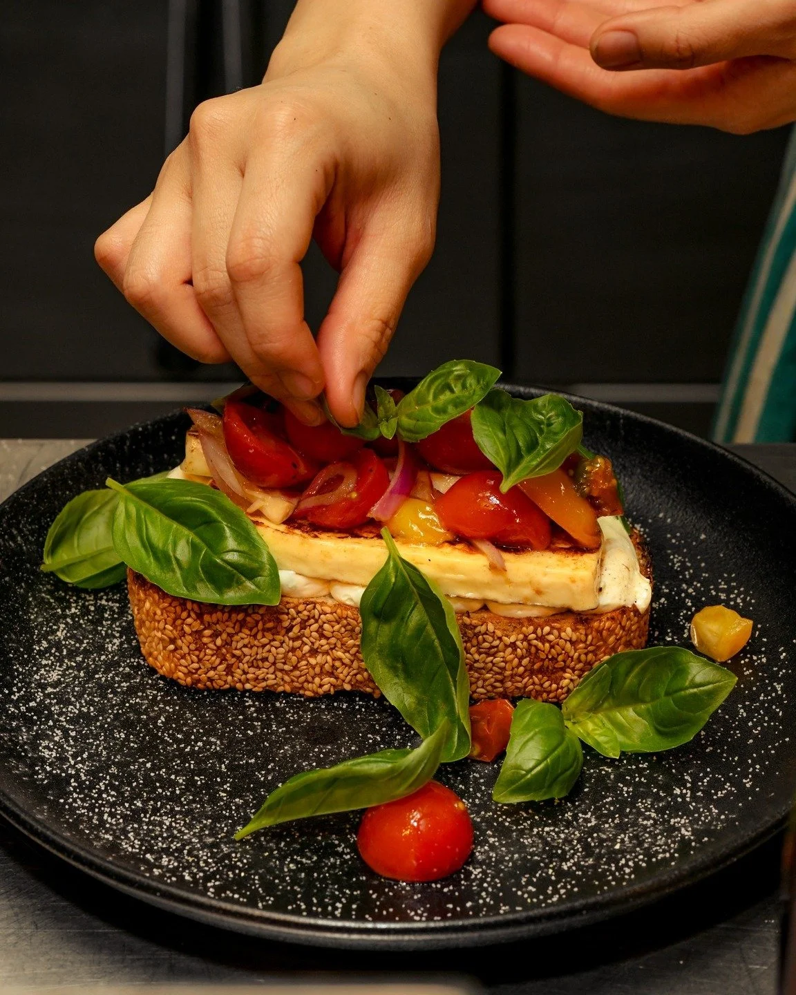 We loved this one at @thirtyfivestirling  so much, we&rsquo;ll definitely be making it ourselves and you should too 🌱

Halloumi, tomato, sourdough and plenty of fresh basil. Sometimes the simple ones are the best.

#AdelaideHydroFresh #Basil #FreshP