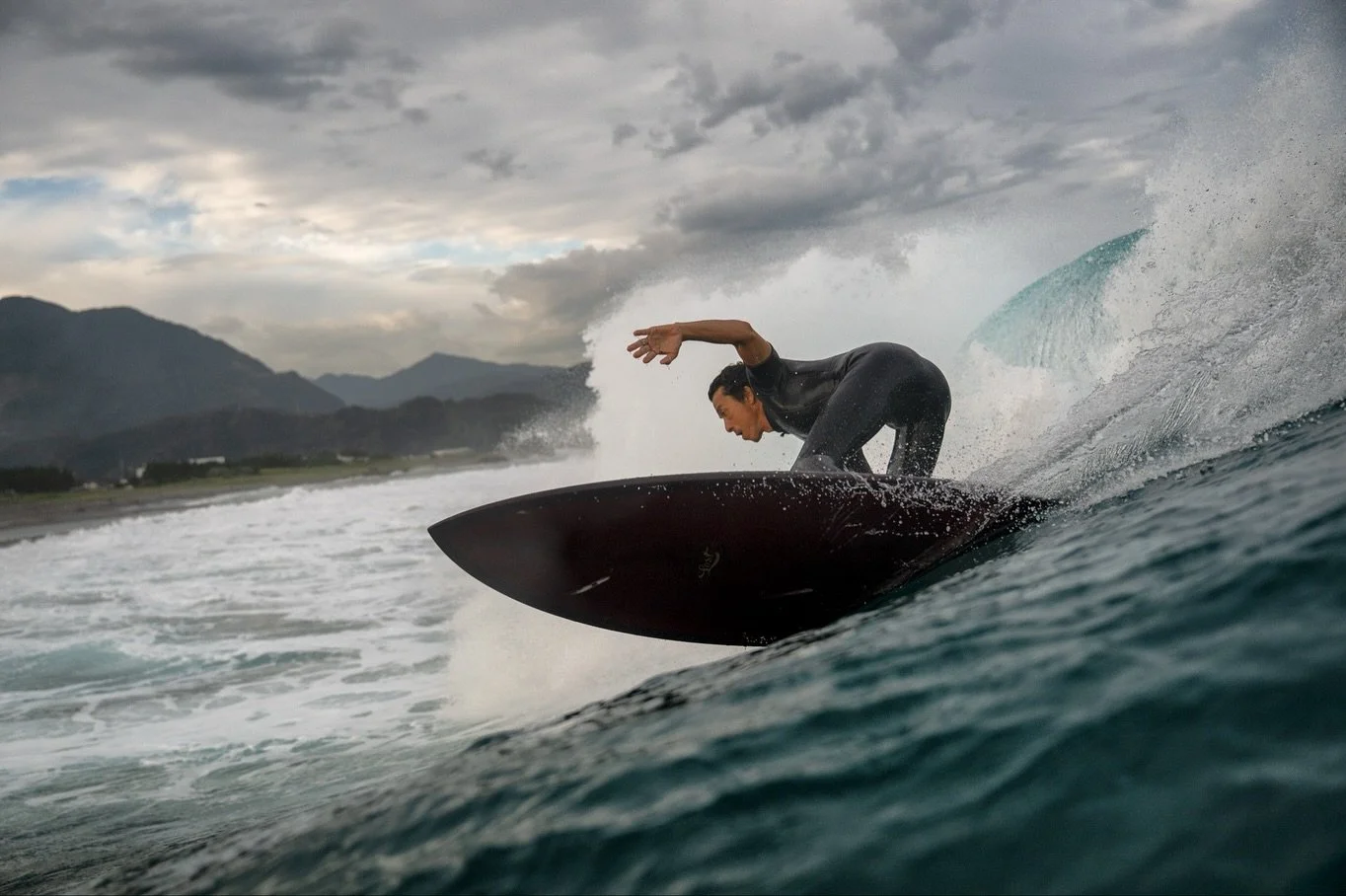 Still battered and bruised from my first session shooting in water surfing, but it was worth it 🌊📸

Shot on @nikonjp Z8 using @tamronjp 28-75 2.8 with @gdomeglobal housing 

#surfshots #surfphotography #surfjapan #nikoncreators #waves