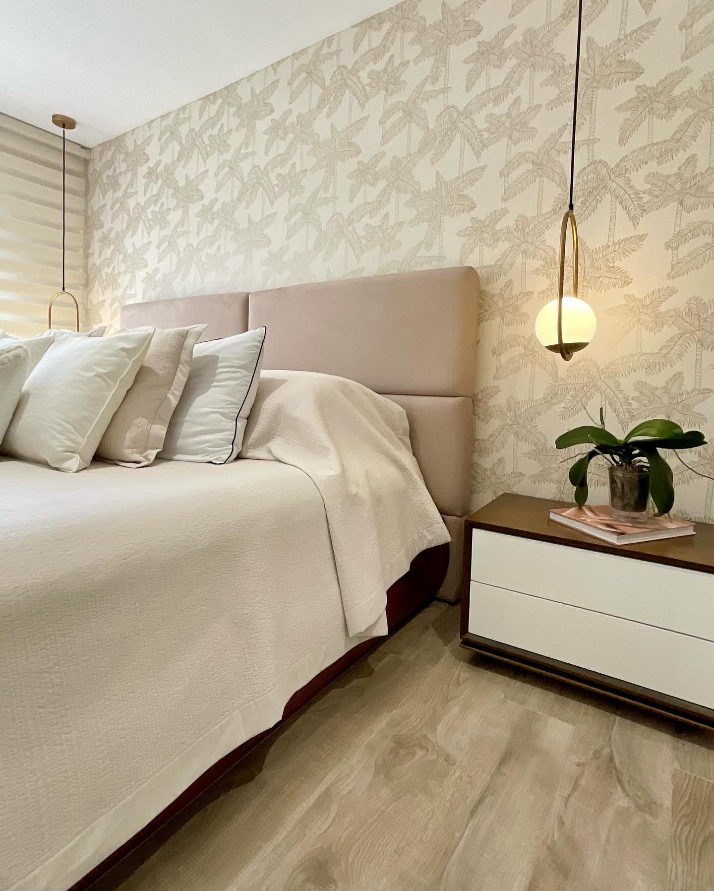 Y que tal que tu cuarto se sienta y se vea as&iacute;?
Mejor que nuevo!!!!

Agenda una llamada gratuita para que hablemos del hogar que imaginas!
Podemos hacerlo realidad.

#interiorstyling #bedroomdesign #cozyhome #cozybedroom #interiordesign