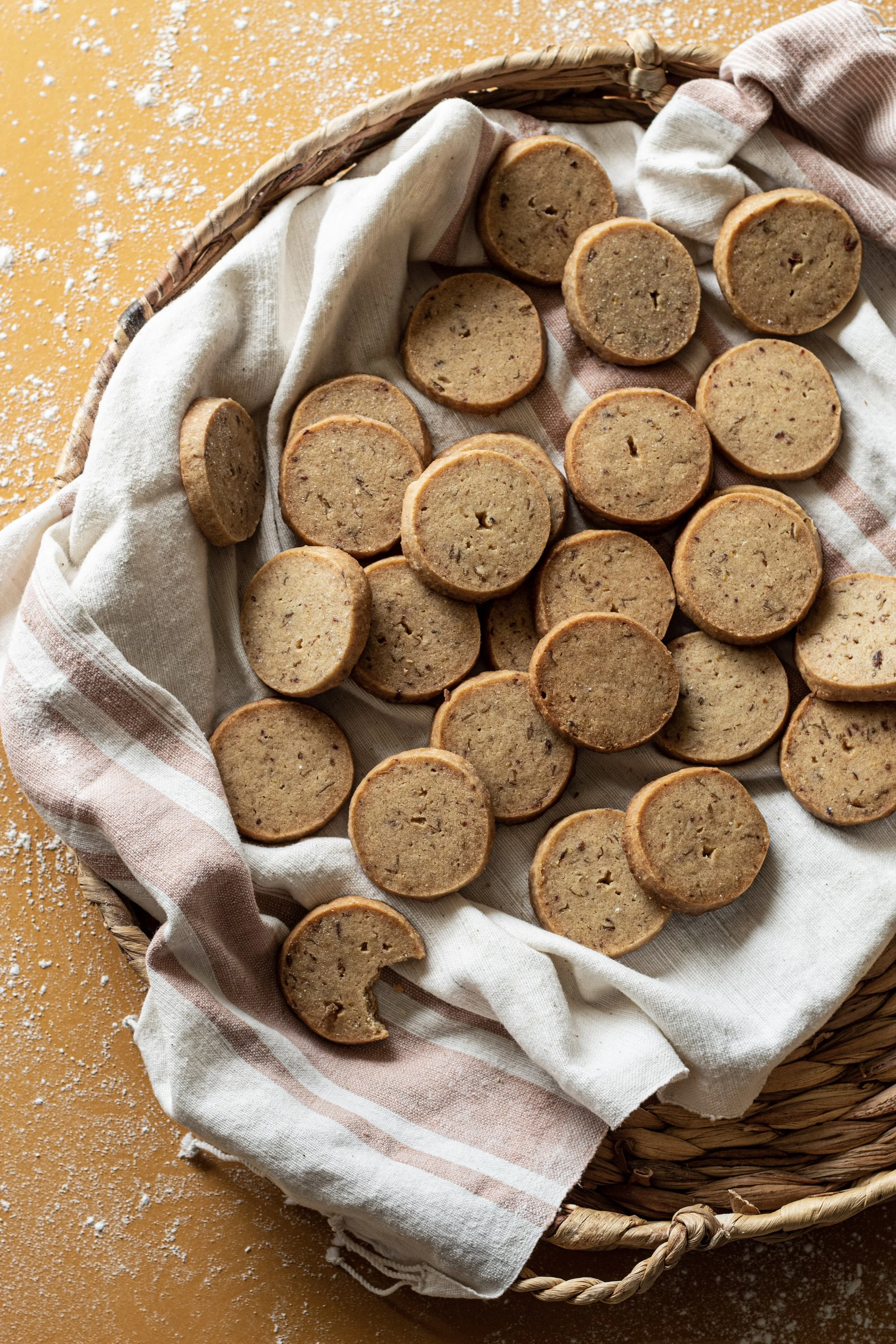 Lemony Date Shortbread Cookies