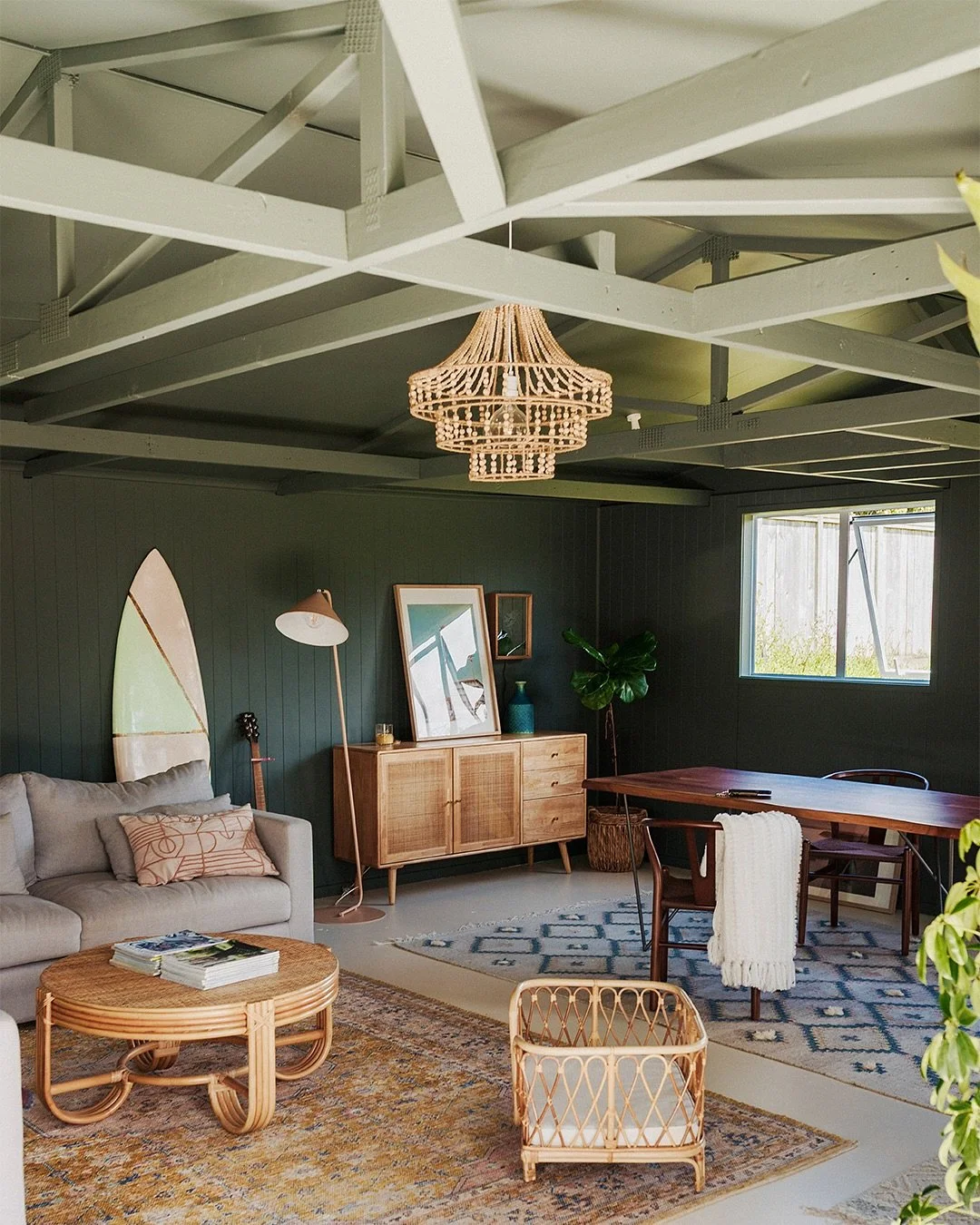 Am I more than a little obsessed with my studio? 💯 Yes. Spent last weekend shooting it in more detail (blog post link in my bio if you want to see more). 

Paint: Highlands by @porterspaints 
Interiors done by @betterhousepainters 

#creativestudio 