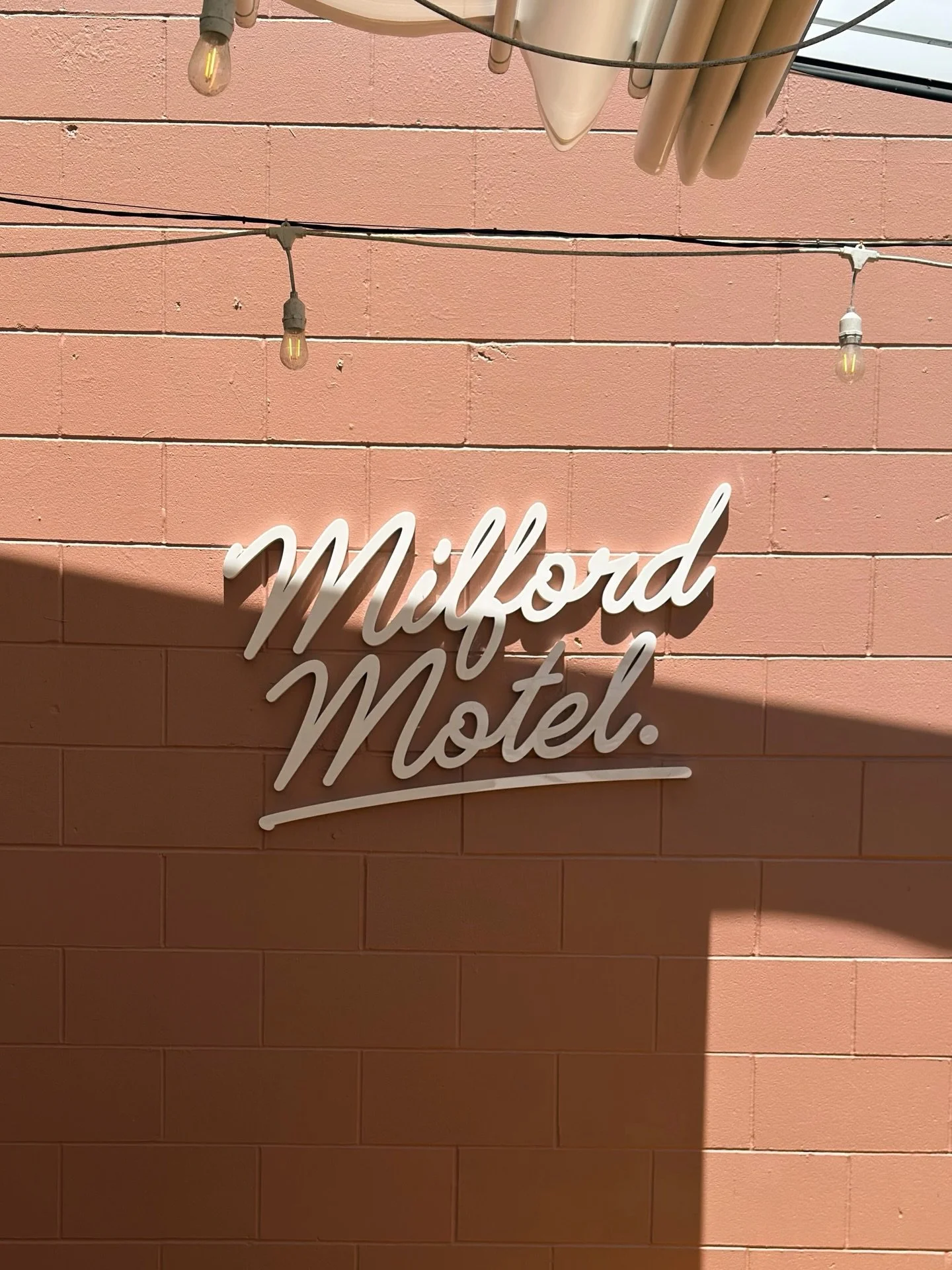 Went to @milfordmotel for the first time and loved how it felt like stepping into a little slice of Palm Springs. The branding and interiors were so point!

#restaurantdecor #visitauckland #palmspringsstyle