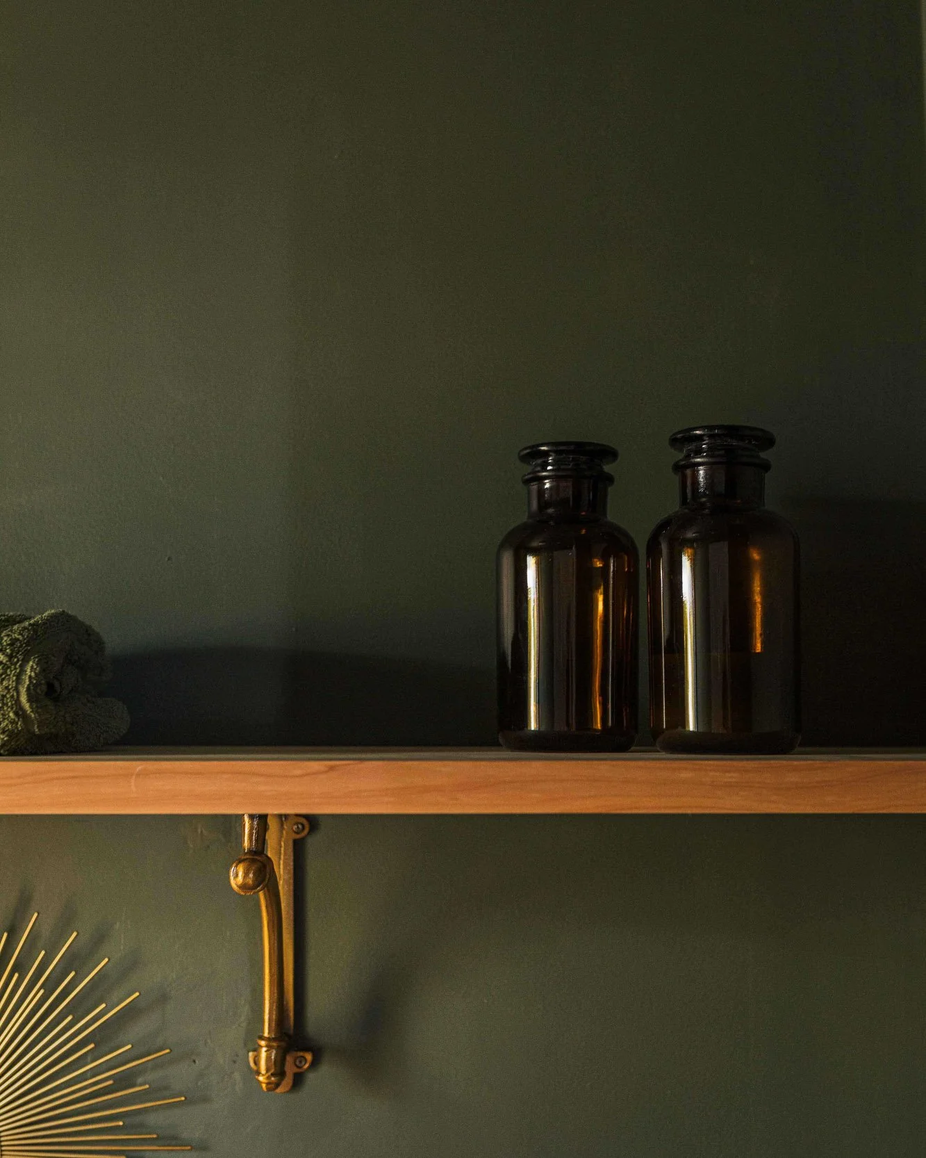 amber_glass_detergent_bottles_moody_laundry_makeover.jpg