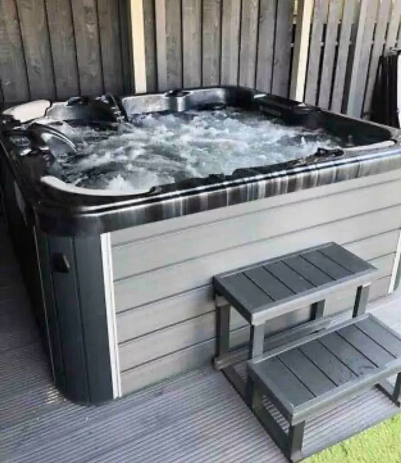 Hot tub 1.jpg