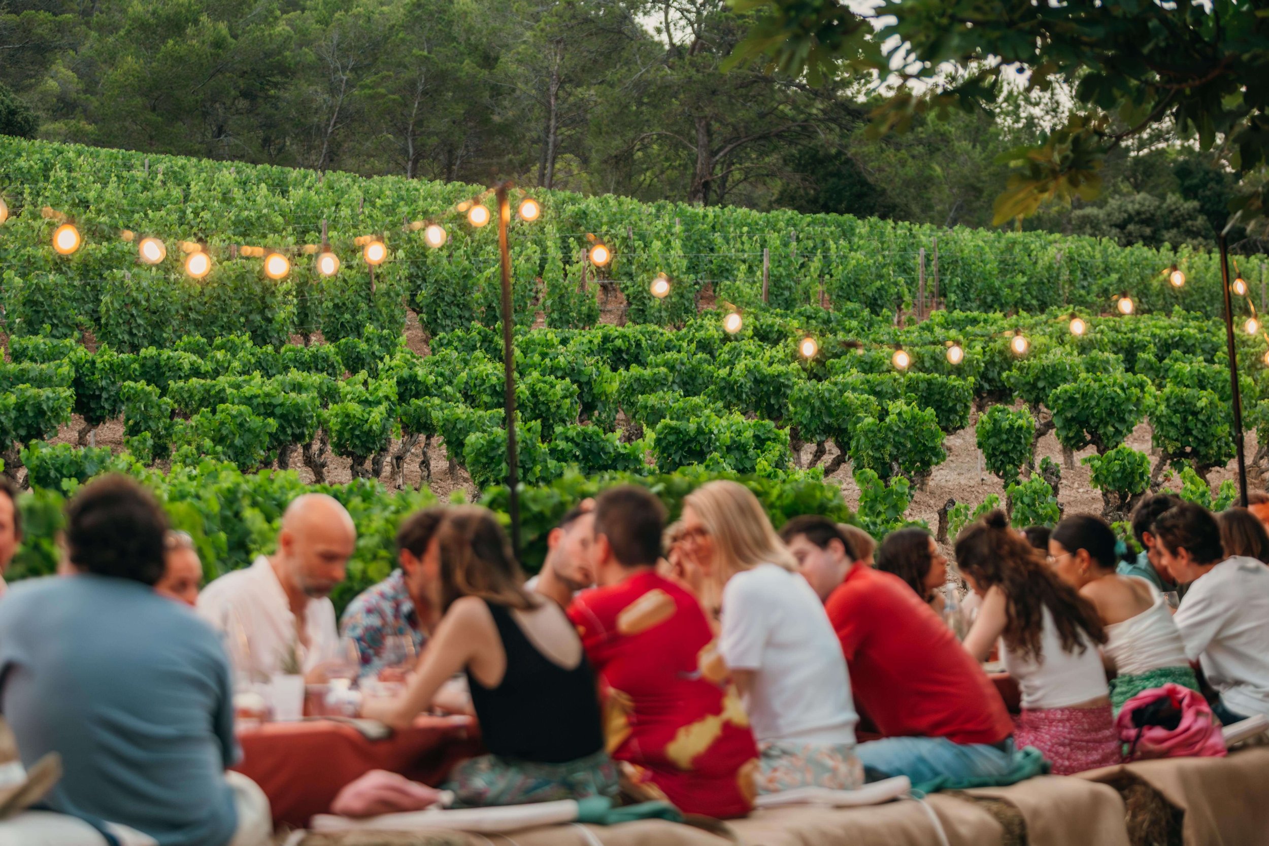 Idées de lieux et décorations tendances pour une garden party chic