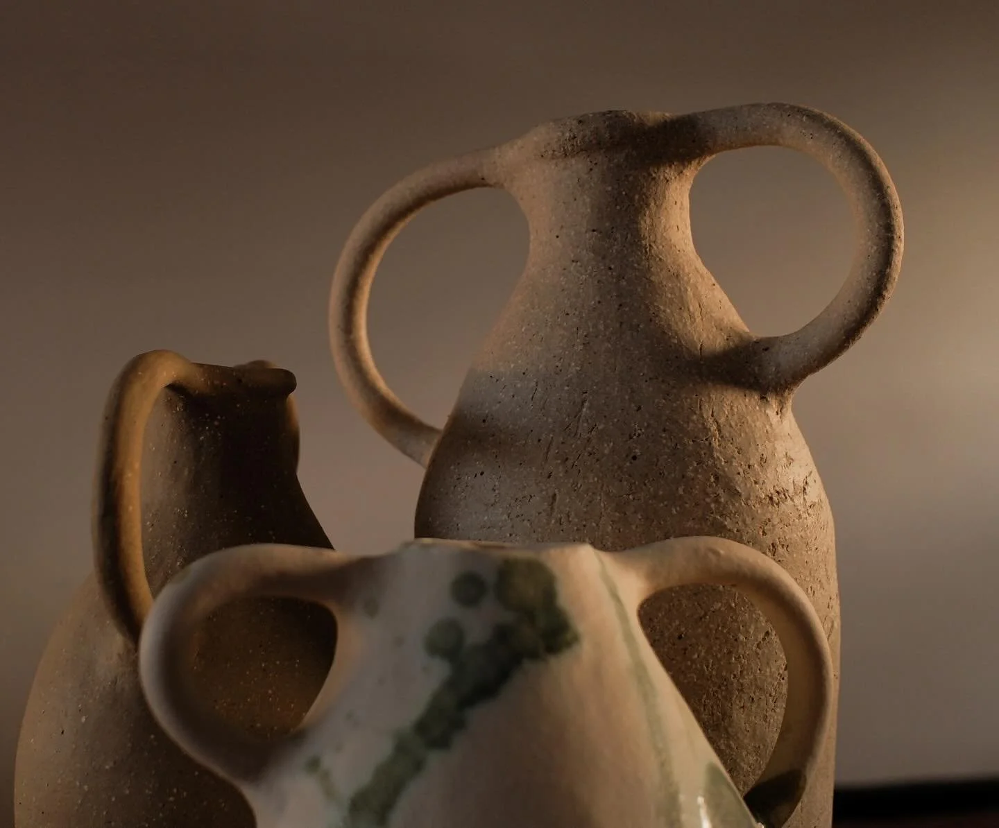 Primavera 
. 
.

📸 @roleonyeah 

#ceramics #ceramica #amphore #jarr&oacute;n #interiordesign