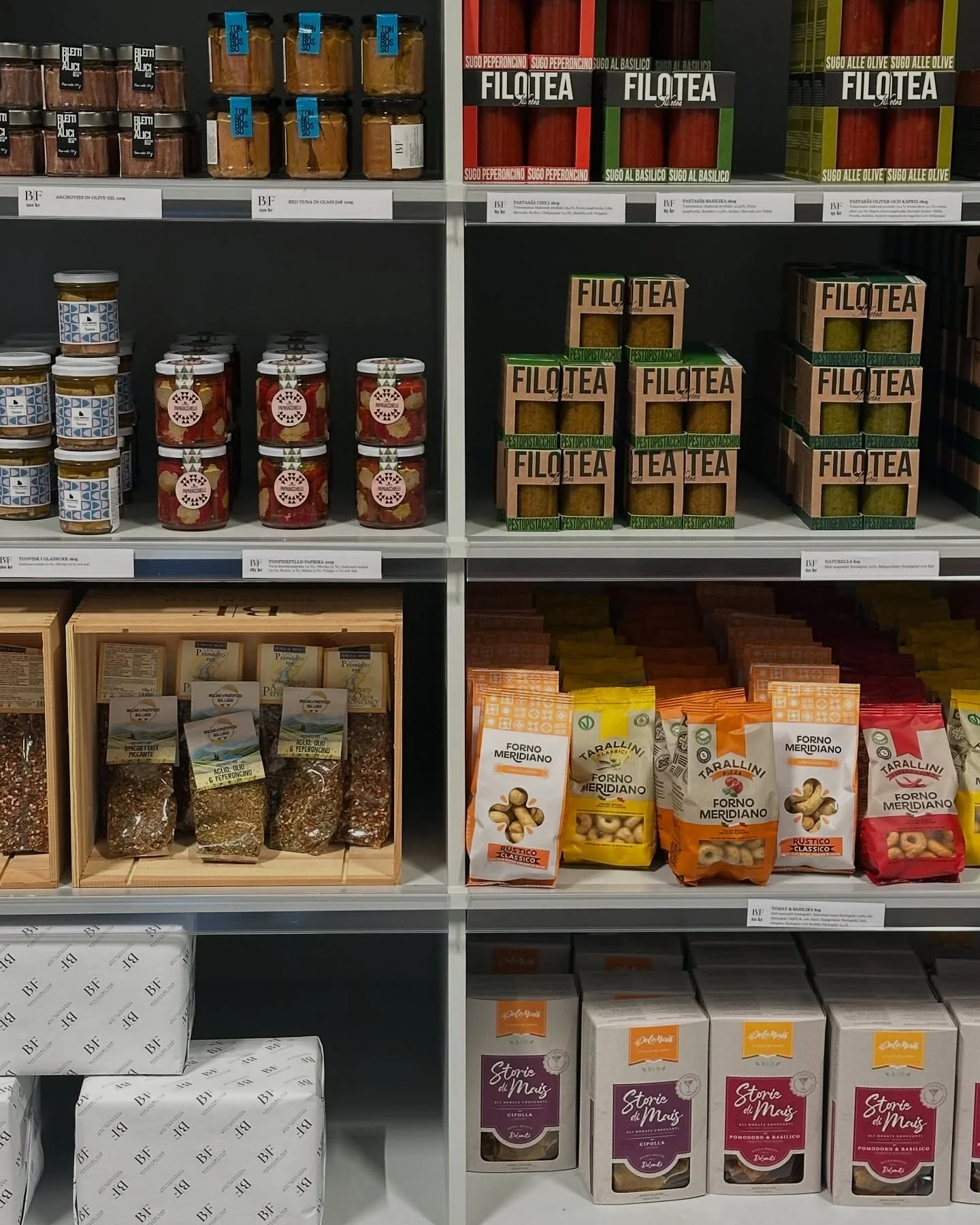 Uppt&auml;ck v&aring;ra produkter p&aring; v&aring;r webbplats bonalumifamfood.com att ge dig ut p&aring; en resa in i Italiens smaker 🍽️🇮🇹